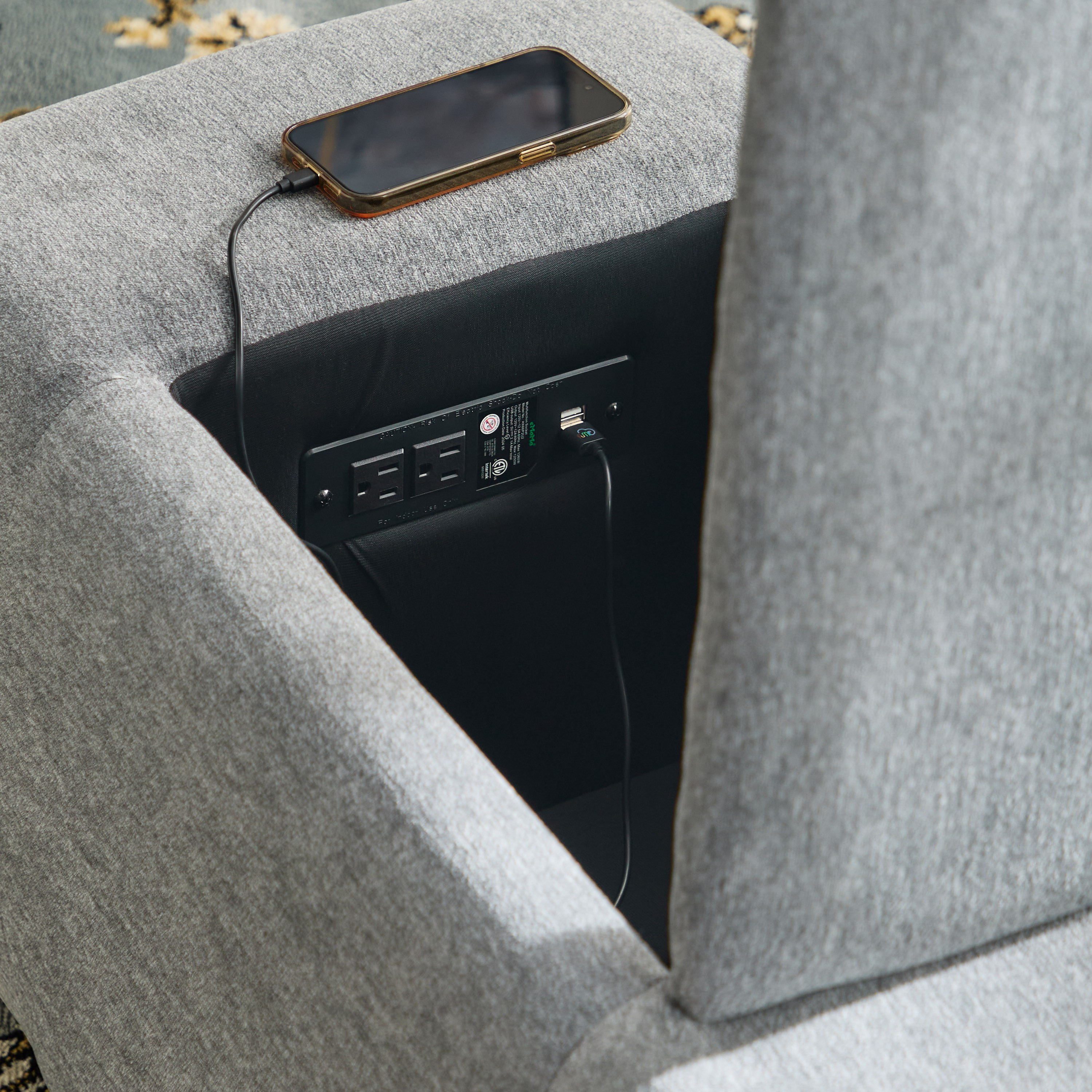 طاولة كونسول قماش للوسائط بمنفذ يو إس بي وموسيقى من سيسيل-hbxlivingroom-sofasandarmchairs-modularsofas-image-6