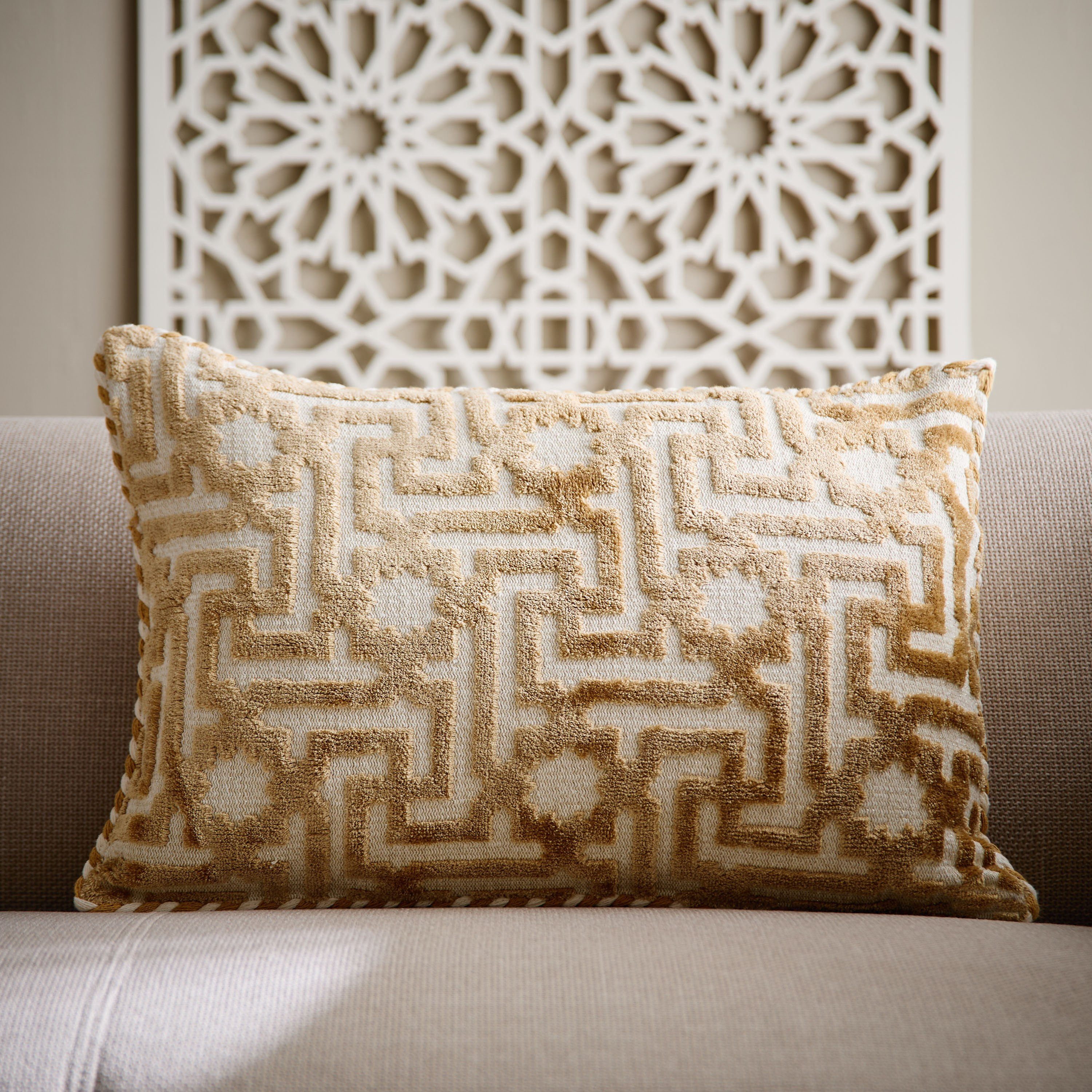 وسادة فيسكوز محبوكة ميراج من سكاي لاين - 40×60 سم-hbxhomeware-hbxbedroom-image-1