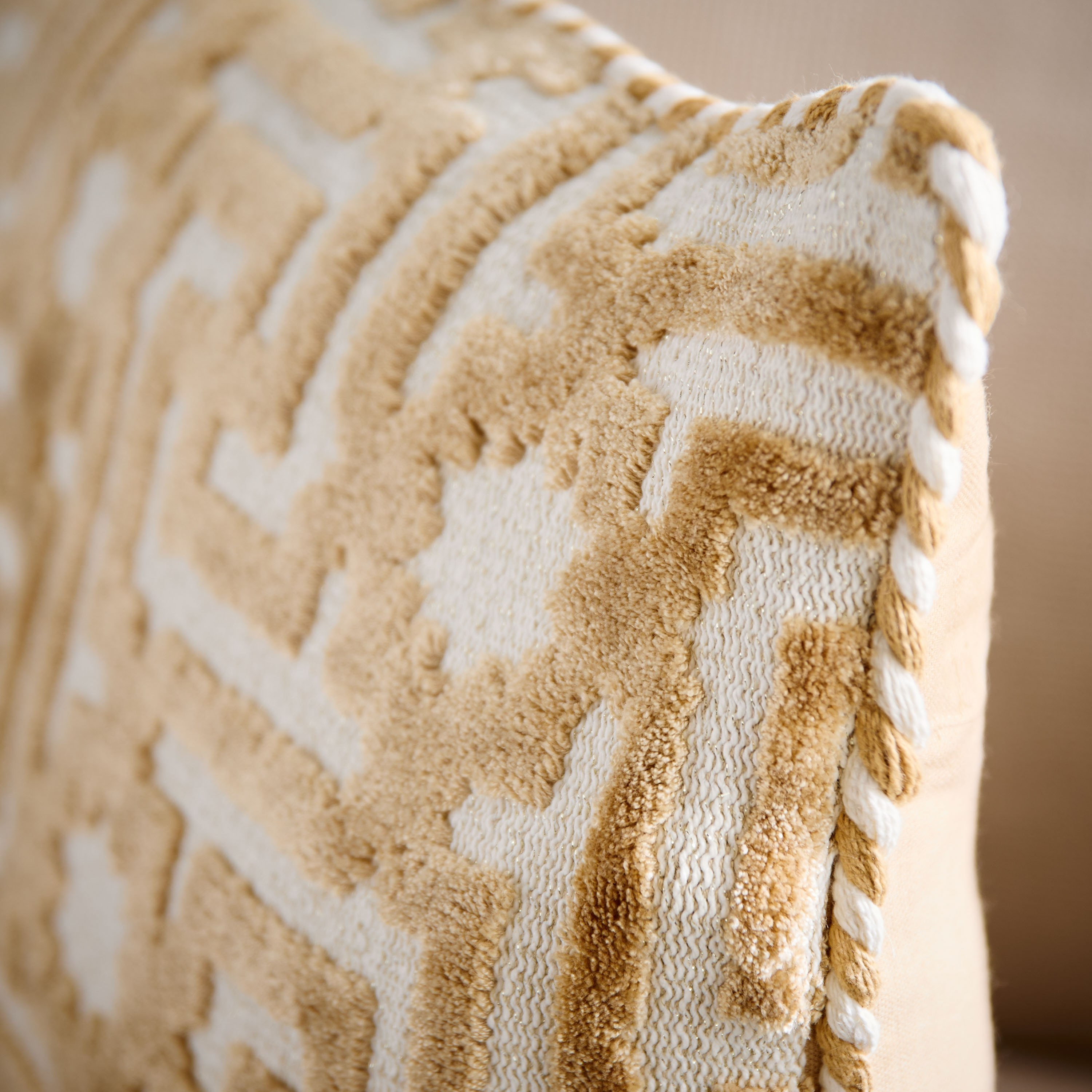 وسادة فيسكوز محبوكة ميراج من سكاي لاين - 40×60 سم-hbxhomeware-hbxbedroom-image-2