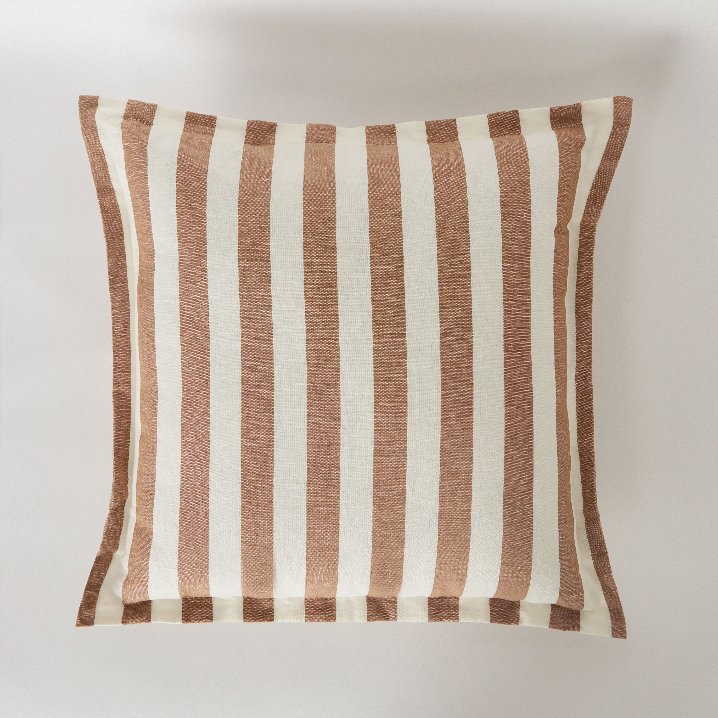 وسادة محشوة مقلّمة بحواف بارزة تيرا من وارم أوسيس - 50x50 سم-hbxhomeware-hbxbedroom-image-5