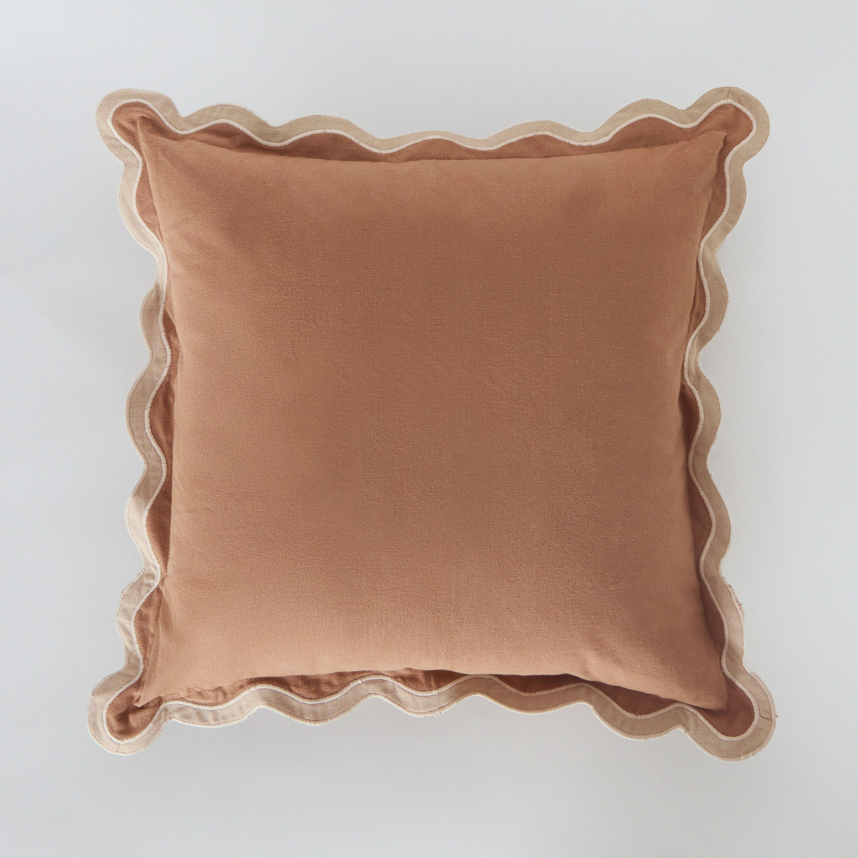 وسادة محشوة سادة بحواف صدفية تيرا من وارم أوسيس - 50x50 سم-hbxhomeware-hbxbedroom-image-5
