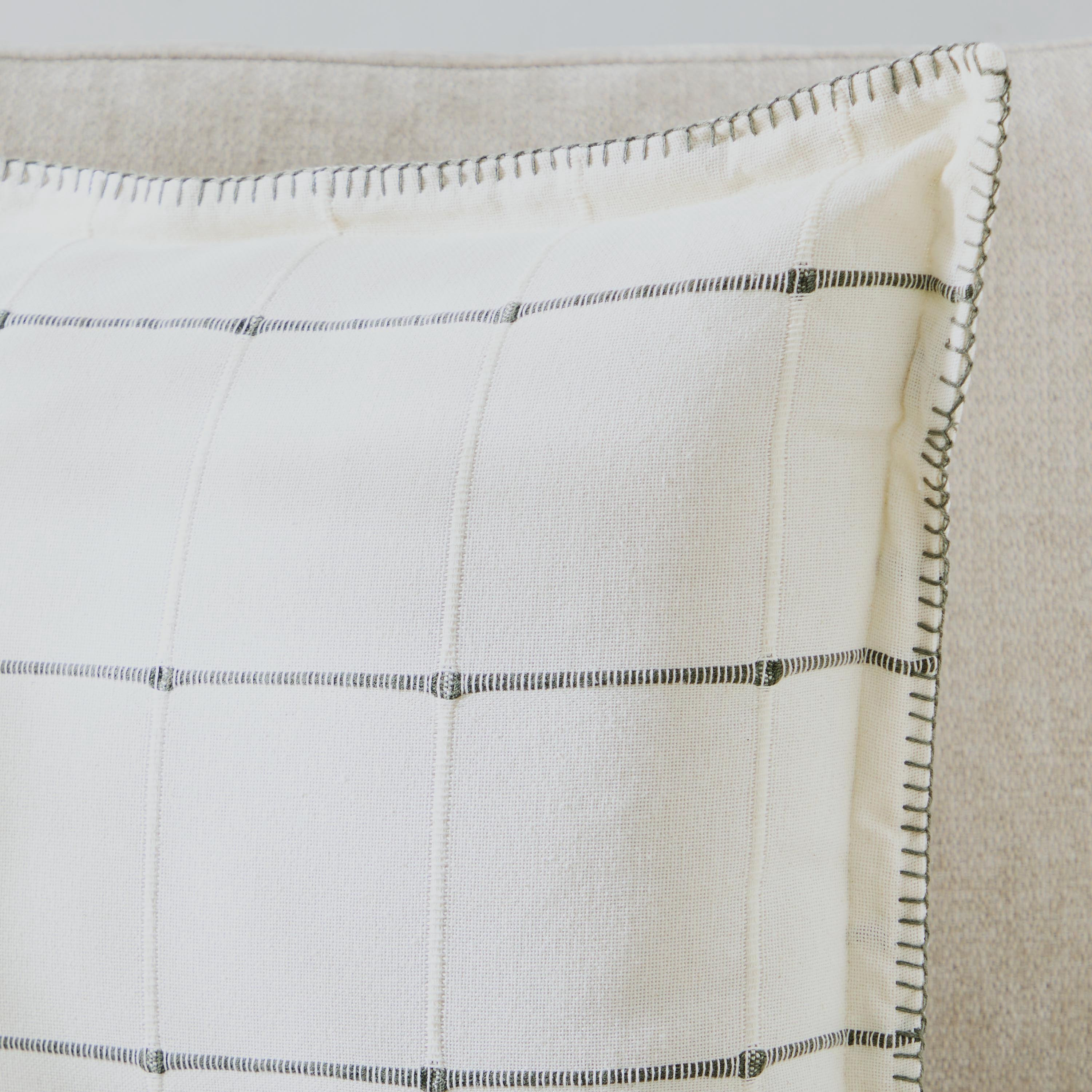 وسادة محشوة مربعات منسوجة مع درزات بطانية فيردي من جرين أرتست - 50×50 سم-hbxhomeware-hbxbedroom-image-2