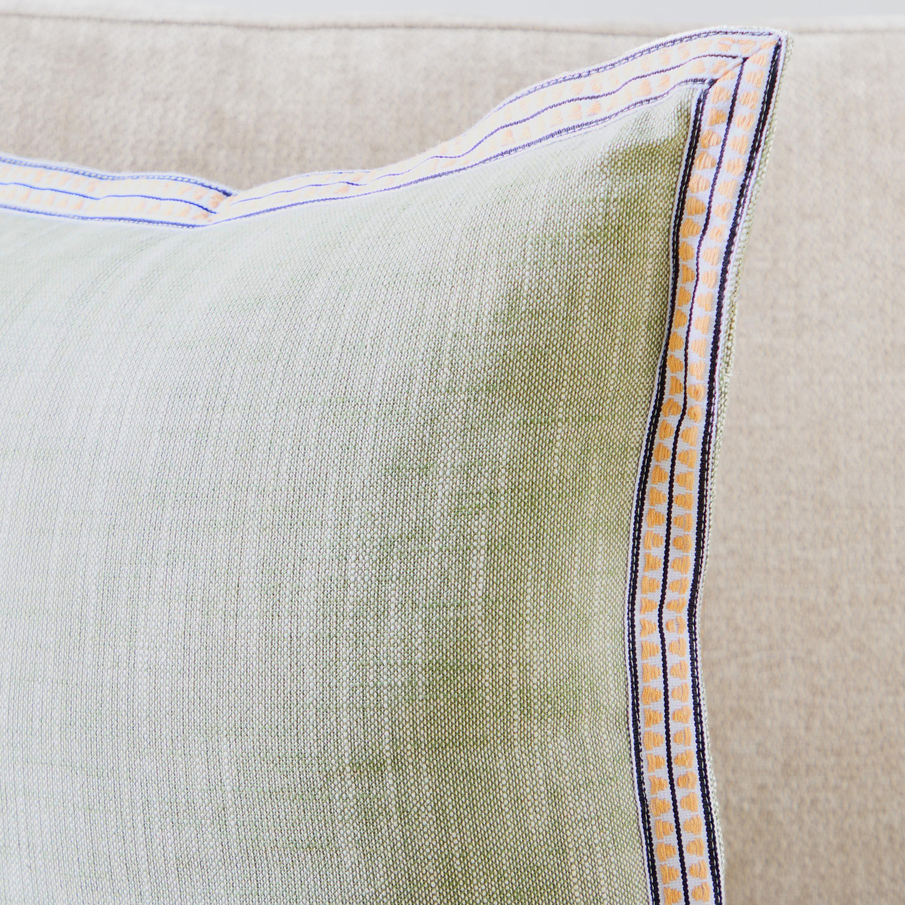 وسادة شامبراي محشوة مع حواف مطرزة فيردي من جرين أرتست - 50×50 سم-hbxhomeware-hbxbedroom-image-2