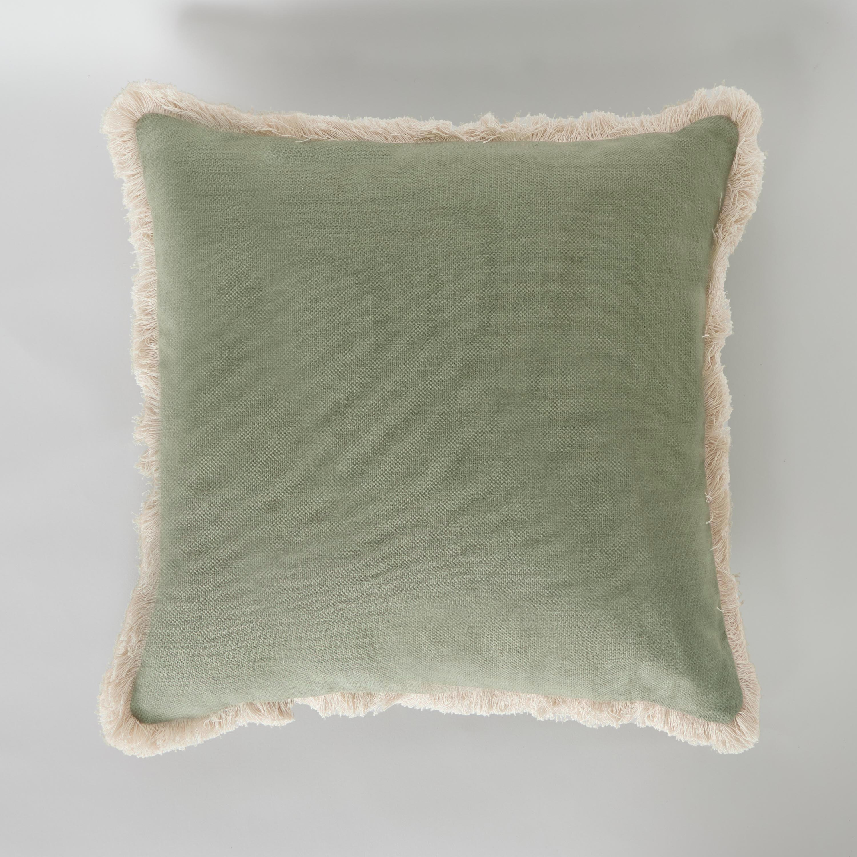 وسادة محشوة سادة بتفاصيل شراشيب فيردي من آرتيست - 50x50-hbxhomeware-hbxbedroom-image-5
