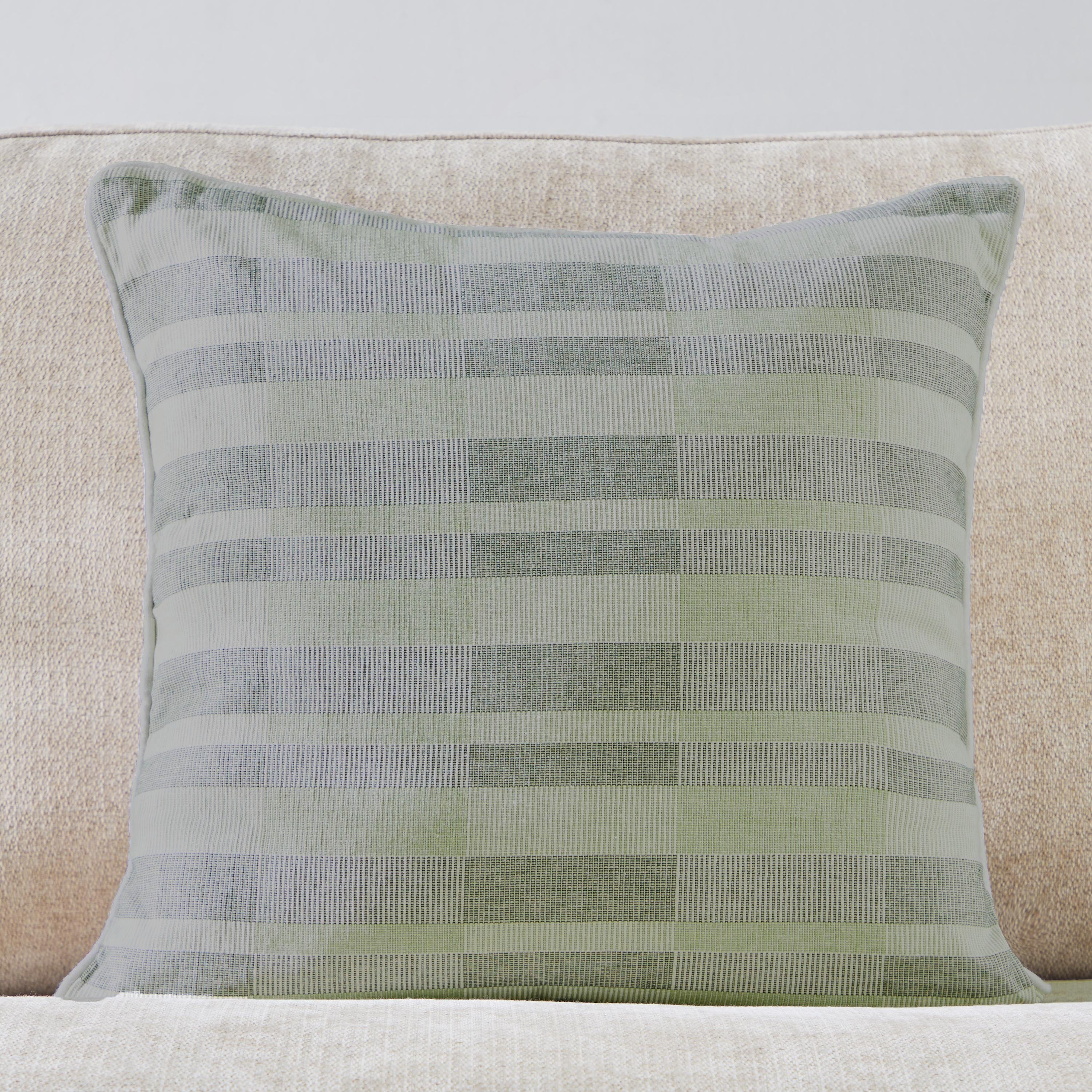 وسادة محشوة بخيوط مصبوغة فيردي من آرتيست - 50x50 سم-hbxhomeware-hbxbedroom-image-1