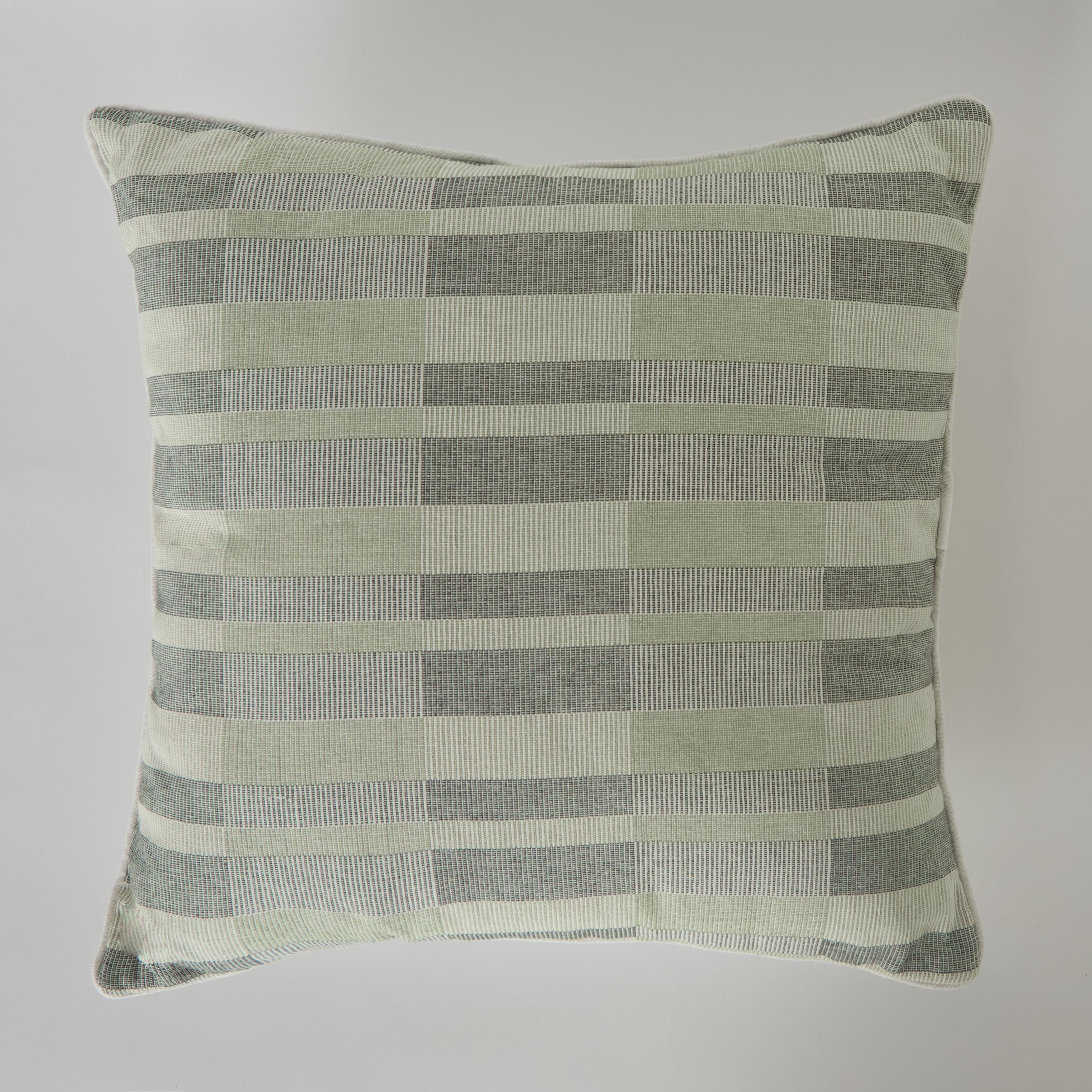 وسادة محشوة بخيوط مصبوغة فيردي من آرتيست - 50x50 سم-hbxhomeware-hbxbedroom-image-5