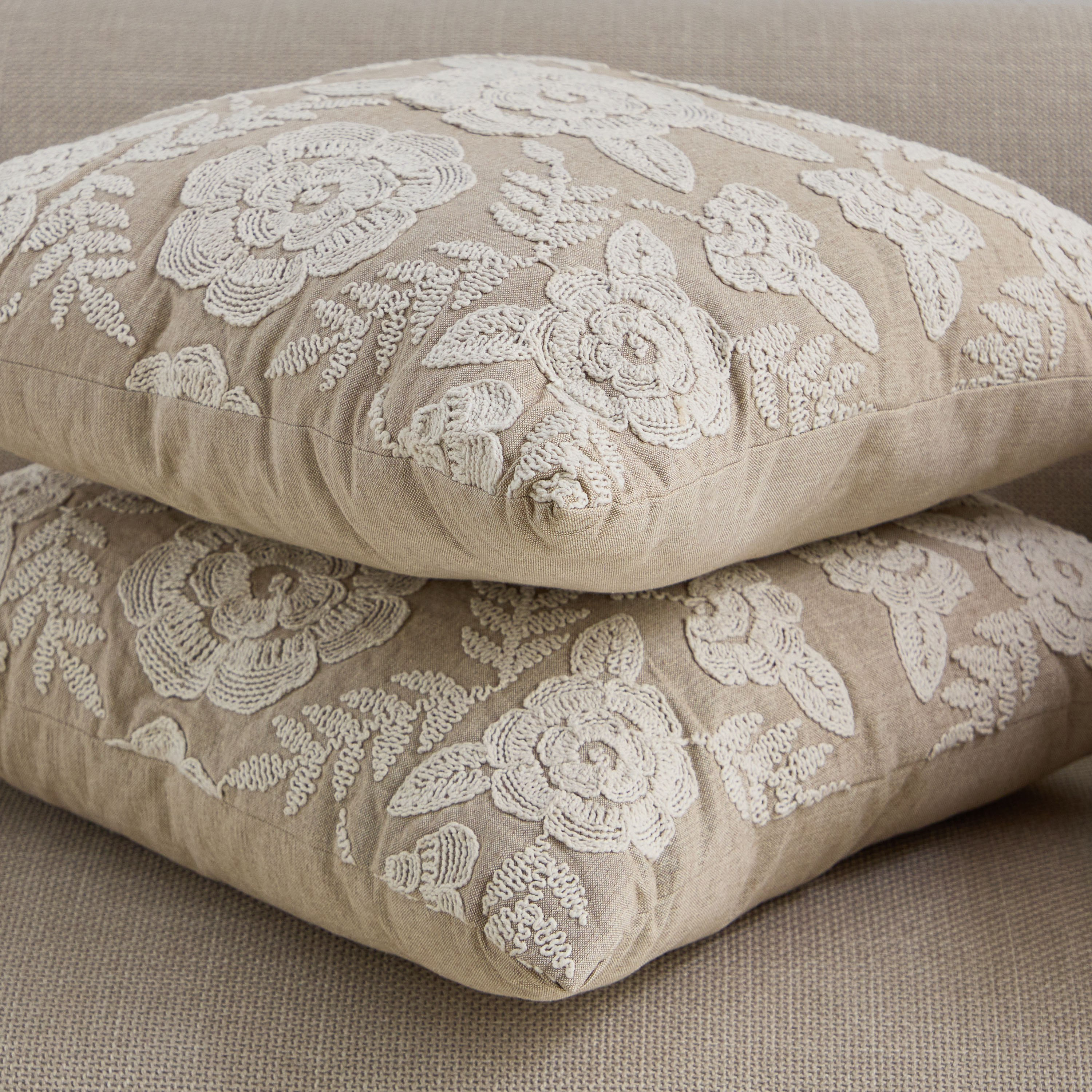 وسادة محشوة مطرزة بالزهور مجموعة قطعتين من كوزي ديو - 50×50 سم-hbxhomeware-hbxbedroom-image-3