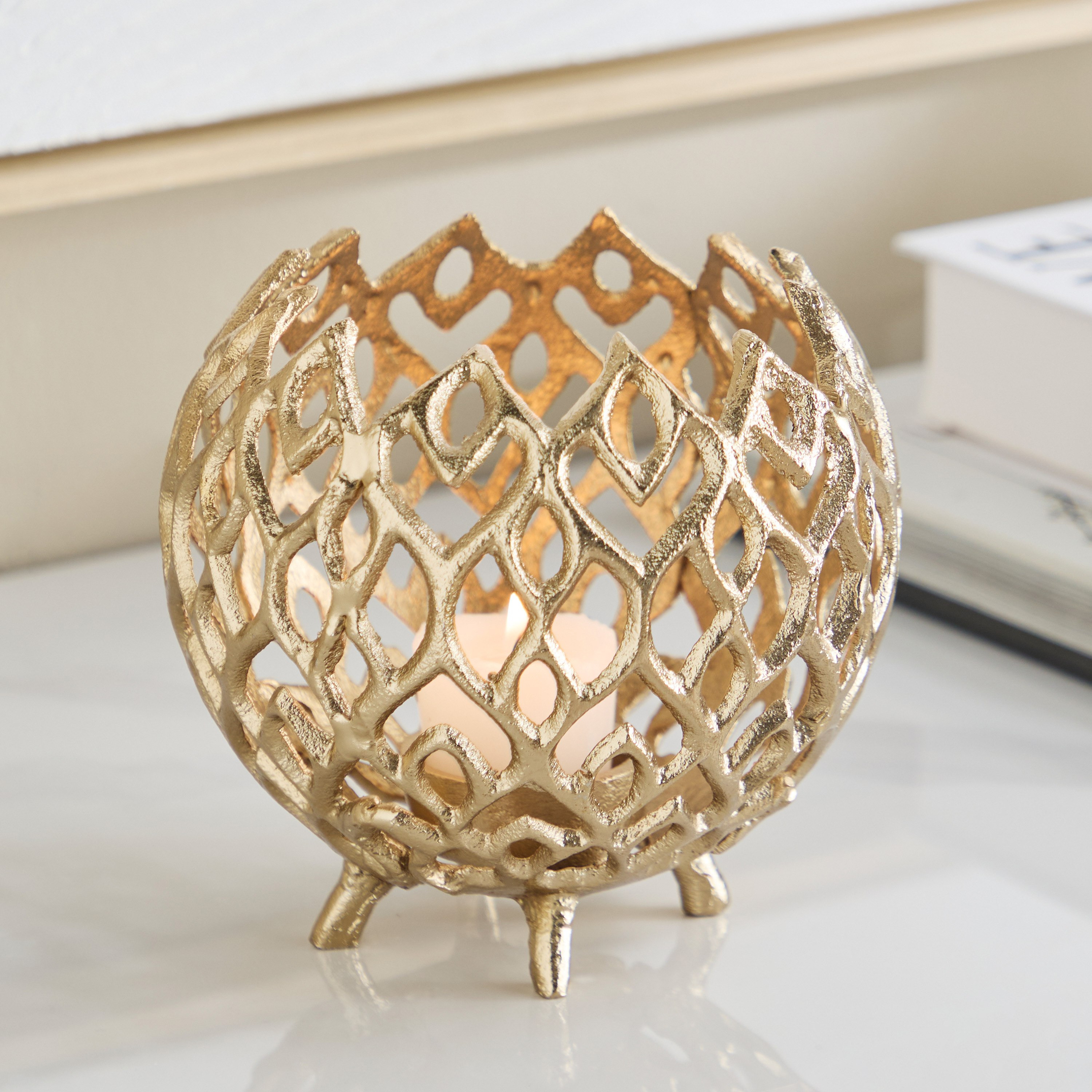 حامل شموع فوتيف ألومنيوم بتفاصيل مفرّغة من أوزاوا - 16x16x15 سم-hbxhomeware-hbxdecorandfurnishings-image-1