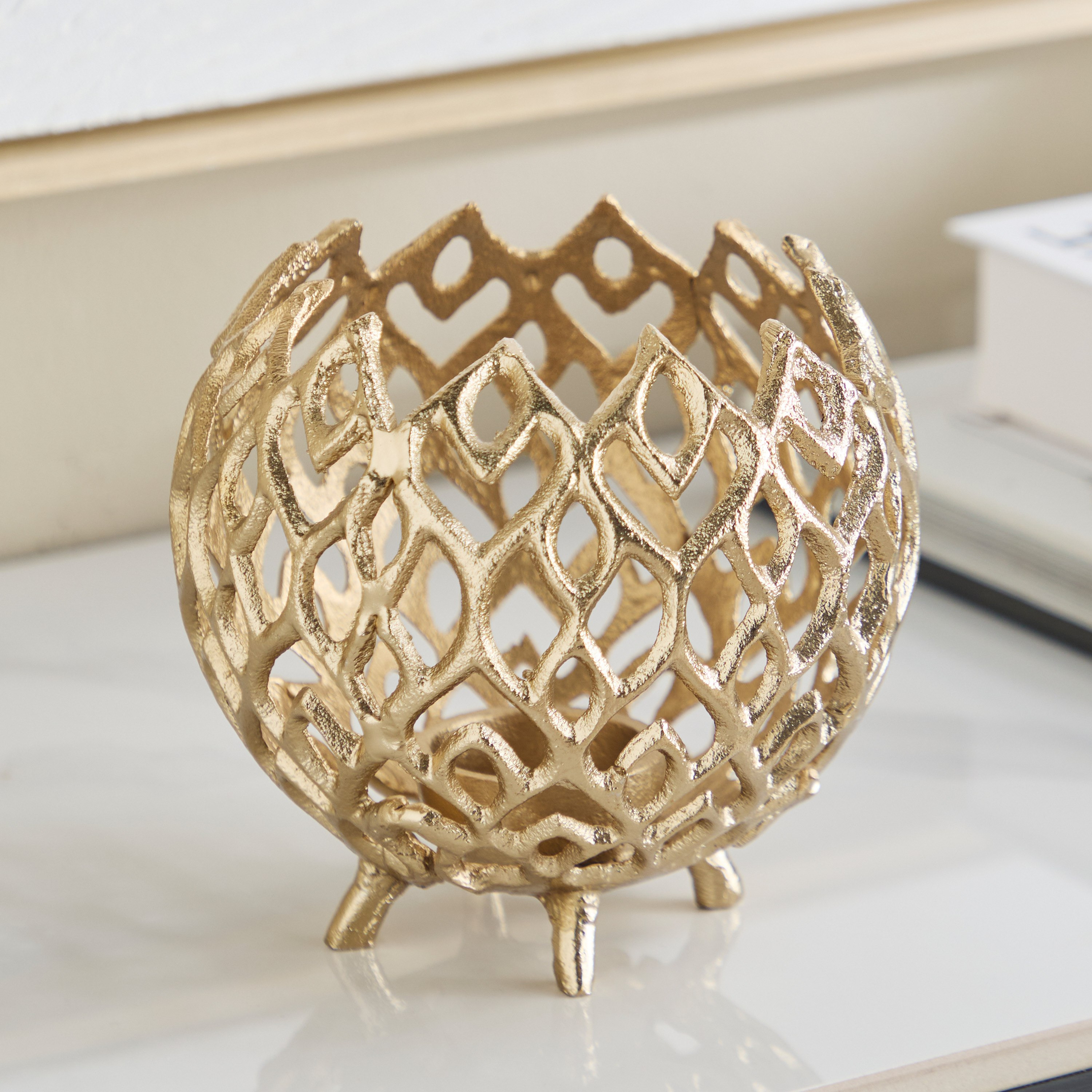 حامل شموع فوتيف ألومنيوم بتفاصيل مفرّغة من أوزاوا - 16x16x15 سم-hbxhomeware-hbxdecorandfurnishings-image-2