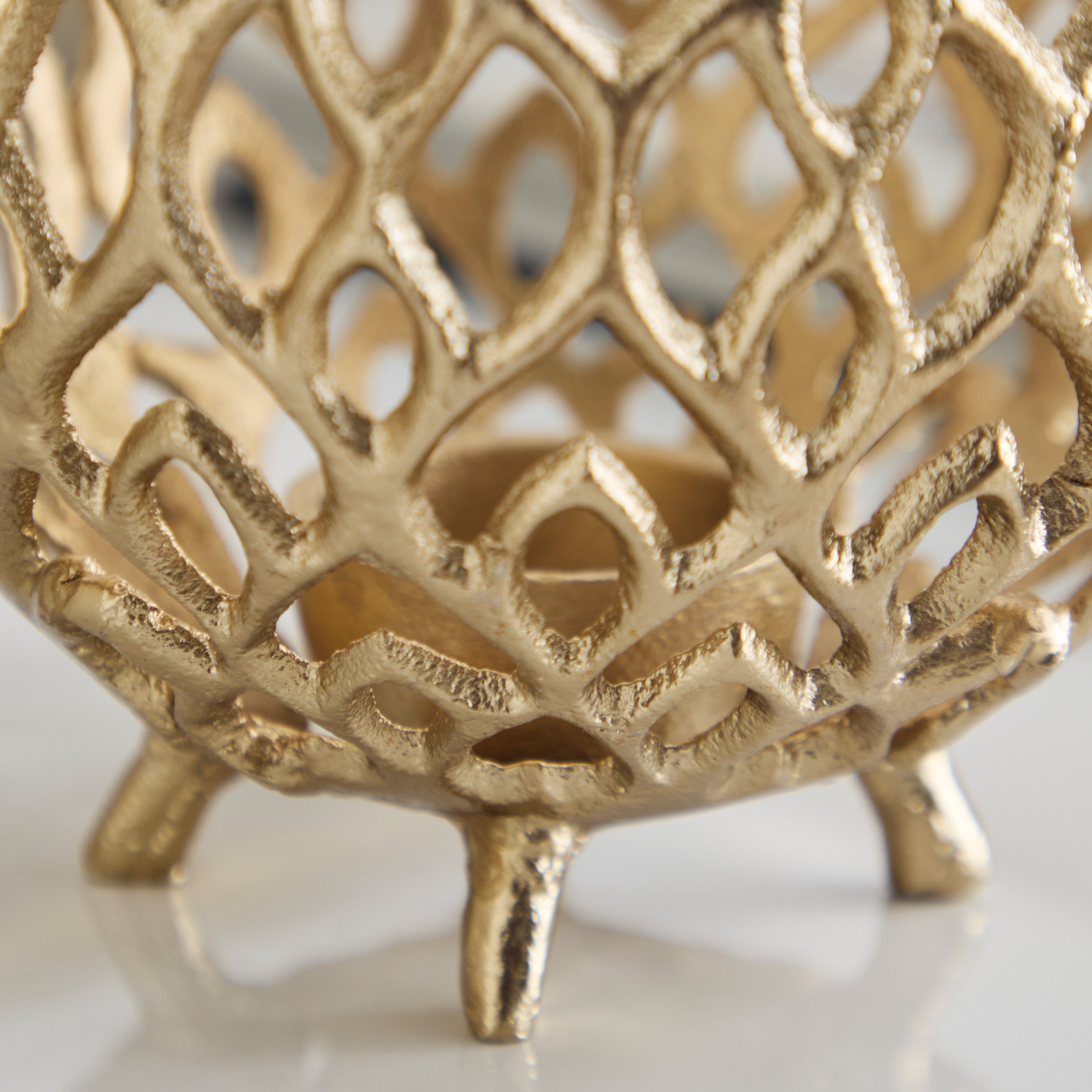 حامل شموع فوتيف ألومنيوم بتفاصيل مفرّغة من أوزاوا - 16x16x15 سم-hbxhomeware-hbxdecorandfurnishings-image-4