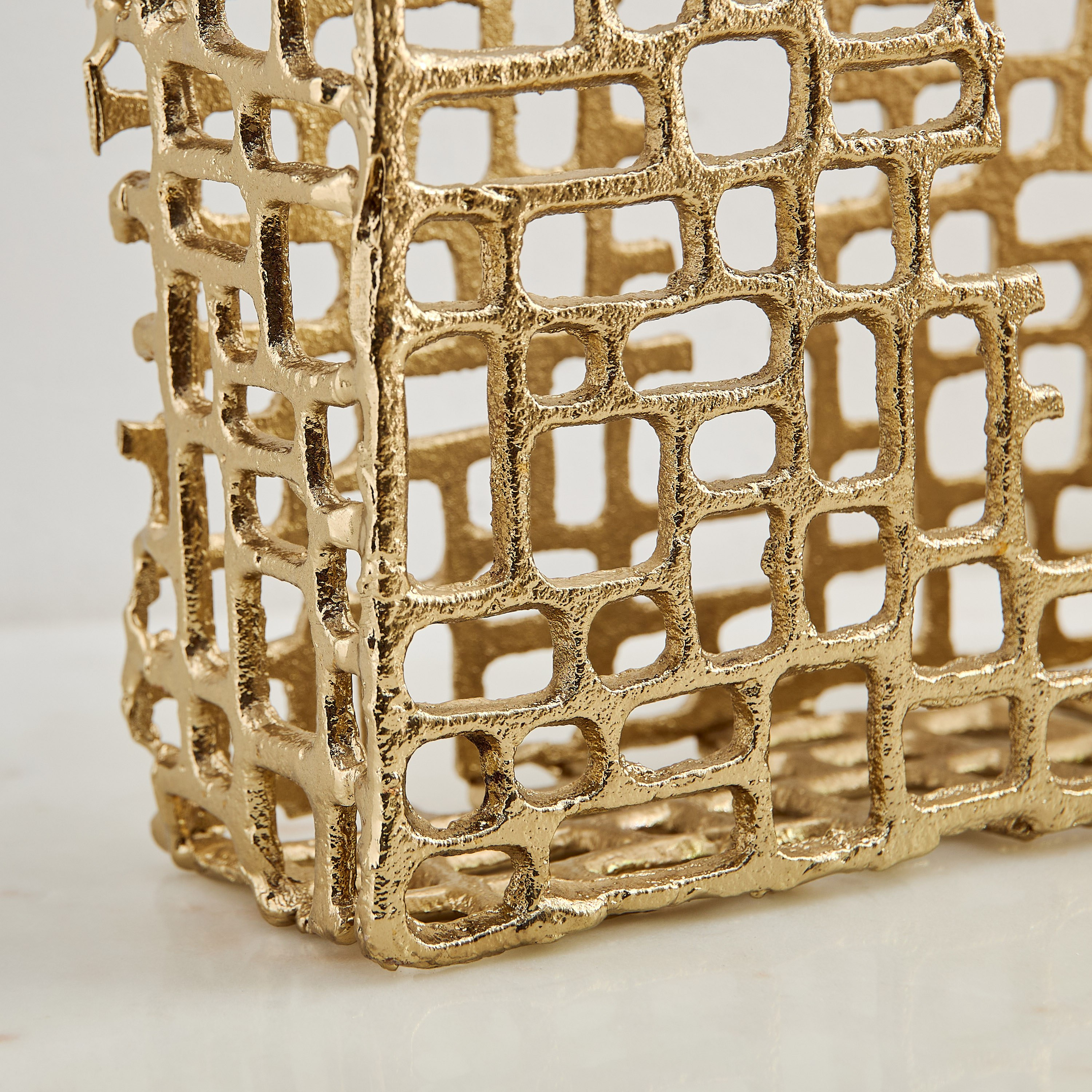 مزهرية ألومنيوم بتصاميم مفرغة من أوزاوا  - 26x9x22 سم-hbxhomeware-homedecor-figurinesandornaments-image-3