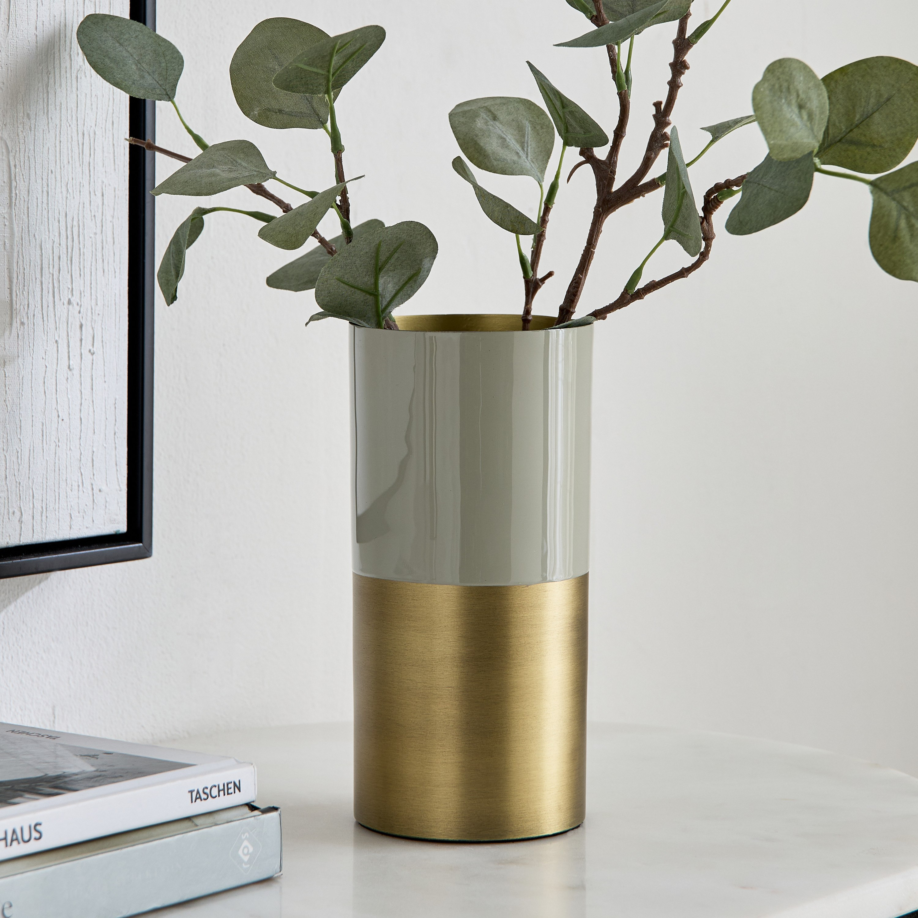 مزهرية معدن رفيعة من سوري - 10x10x20.5 سم-hbxbedroom-decorandaccessories-vases-image-1