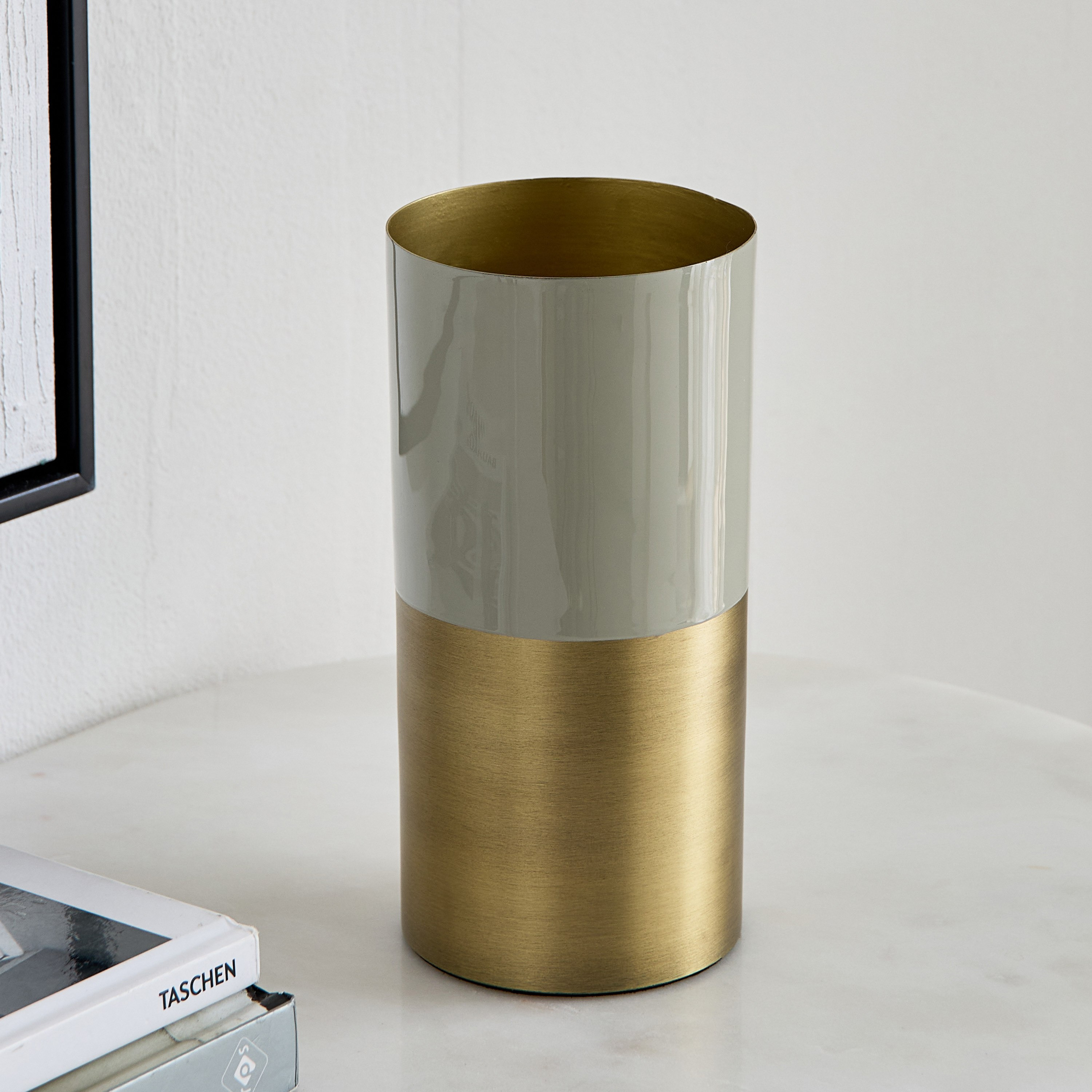 مزهرية معدن رفيعة من سوري - 10x10x20.5 سم-hbxbedroom-decorandaccessories-vases-image-2