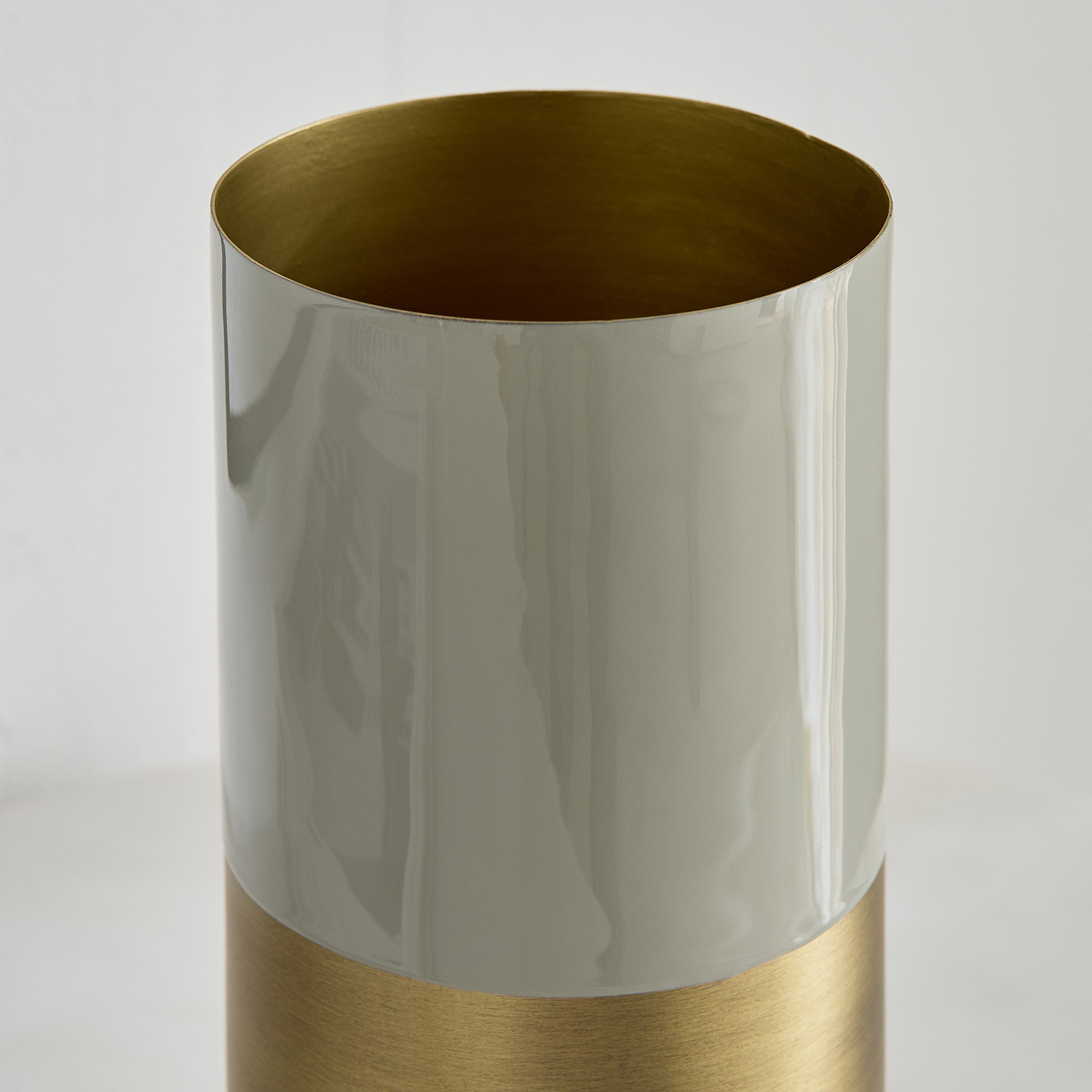 مزهرية معدن رفيعة من سوري - 10x10x20.5 سم-hbxbedroom-decorandaccessories-vases-image-3