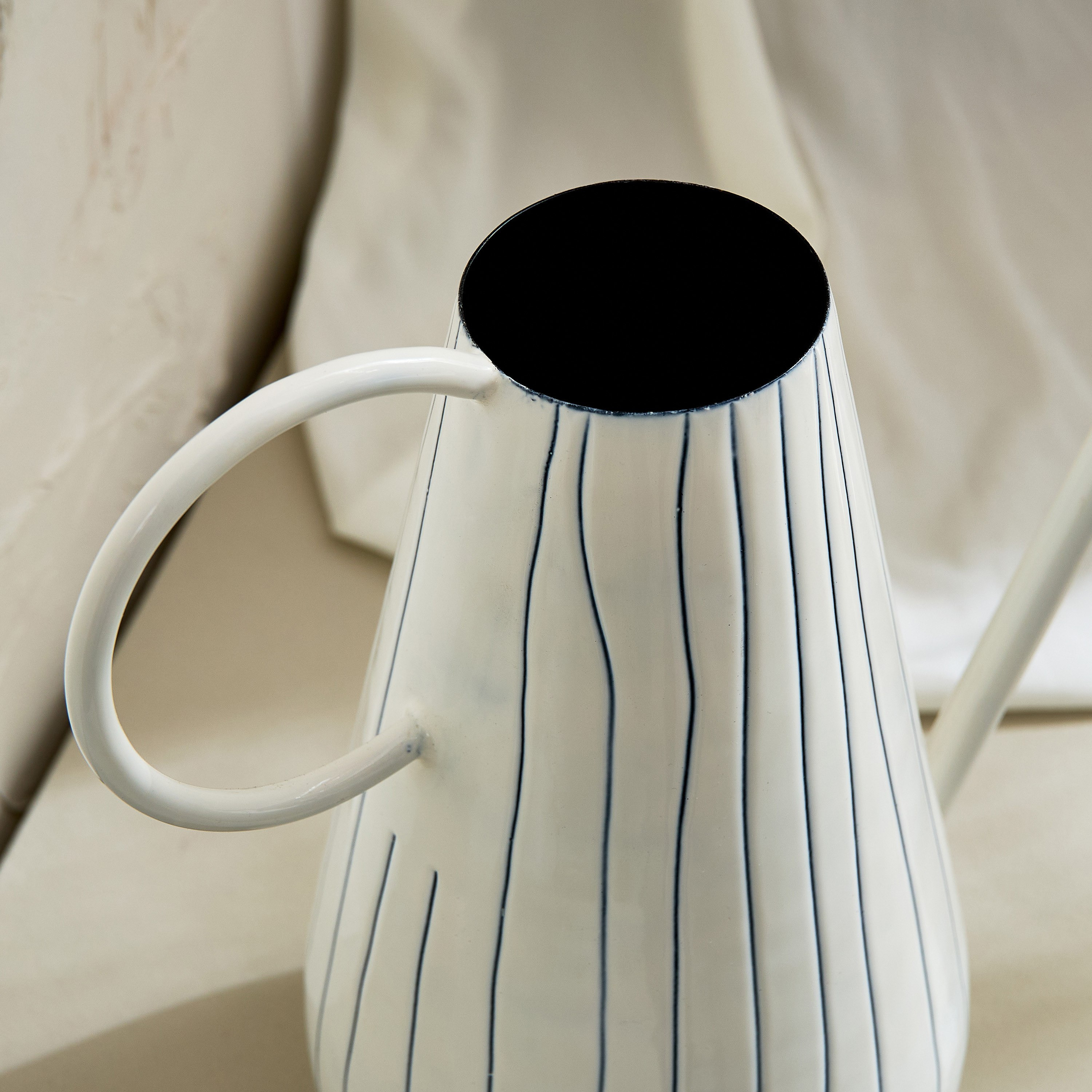إبريق سقي معدن ديكور من فيليس - 34x15x28 سم-hbxbedroom-decorandaccessories-vases-image-3