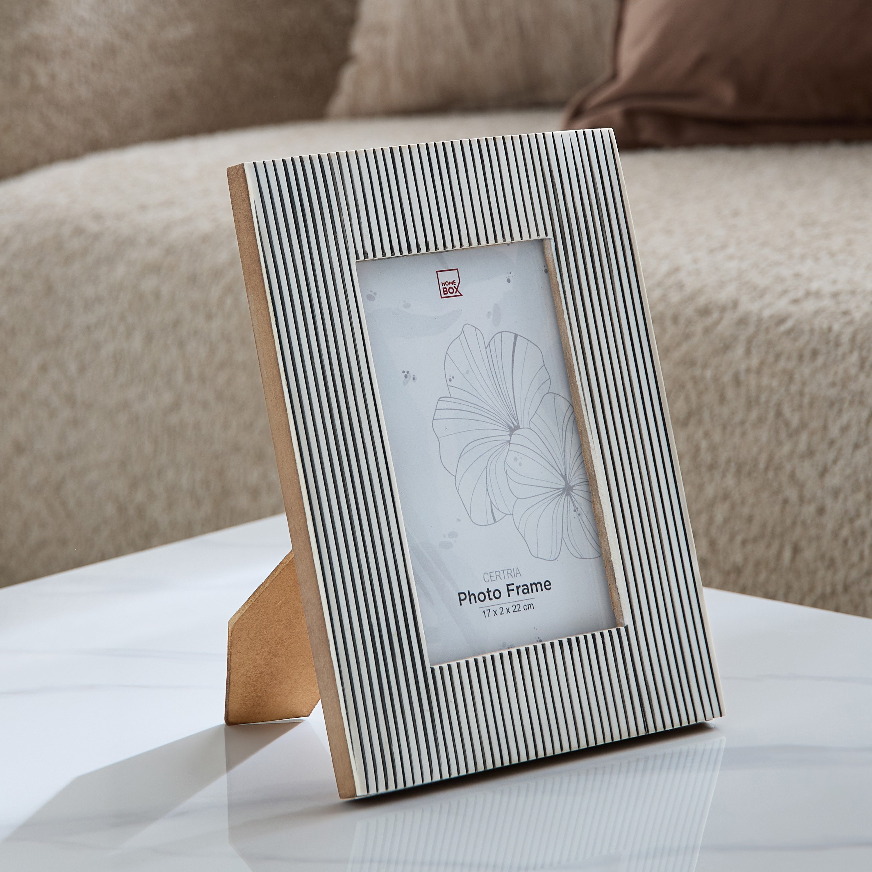 Cetria Premium Resin Single Photo Frame - 17x22x2 cm-hbxdiningroom-decorandaccessories-photoframes-image-2