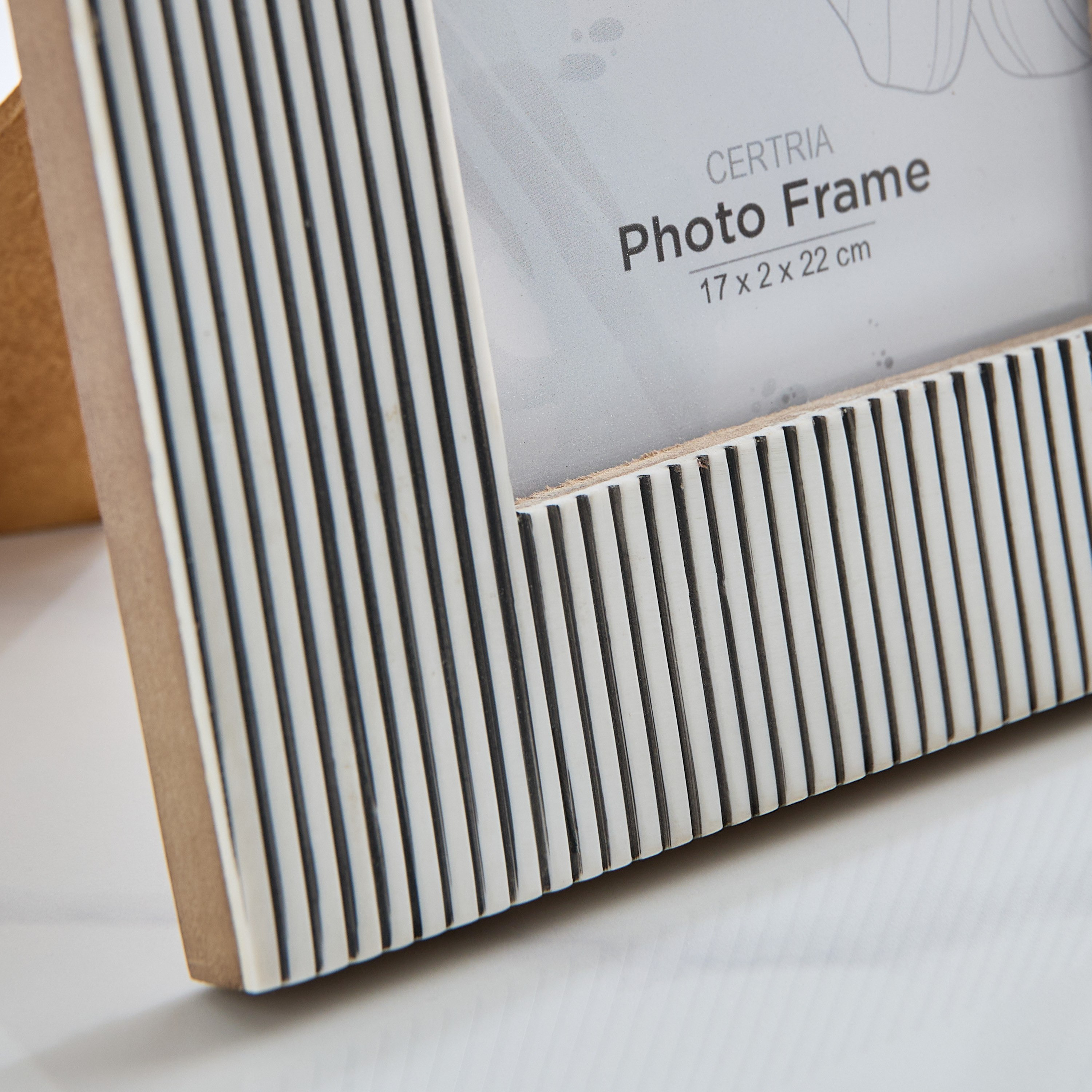 Cetria Premium Resin Single Photo Frame - 17x22x2 cm-hbxdiningroom-decorandaccessories-photoframes-image-4