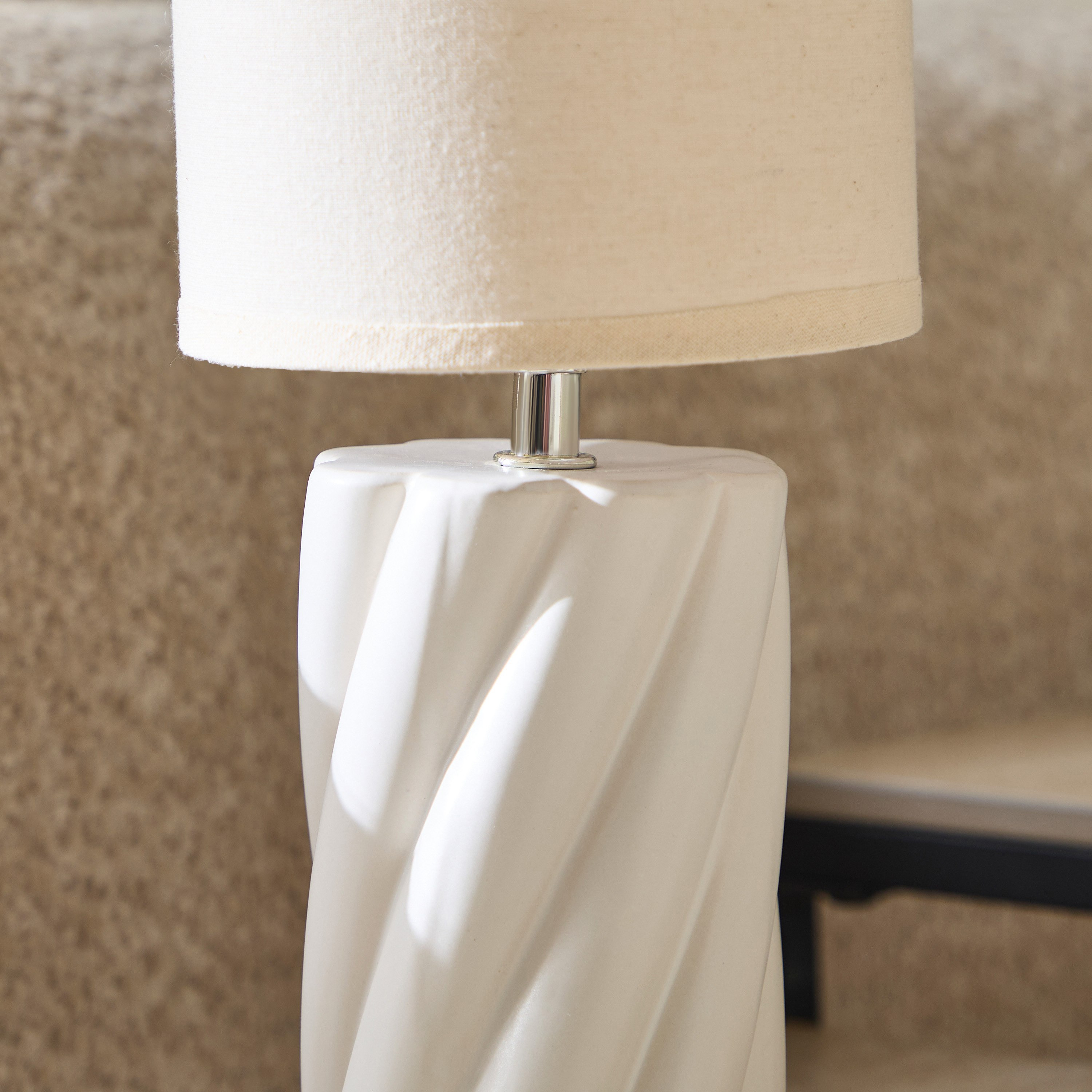 مصباح طاولة سيراميك مع غطاء أبيض من إمزي - 32 سم-hbxlivingroom-lighting-tablelamps-image-3