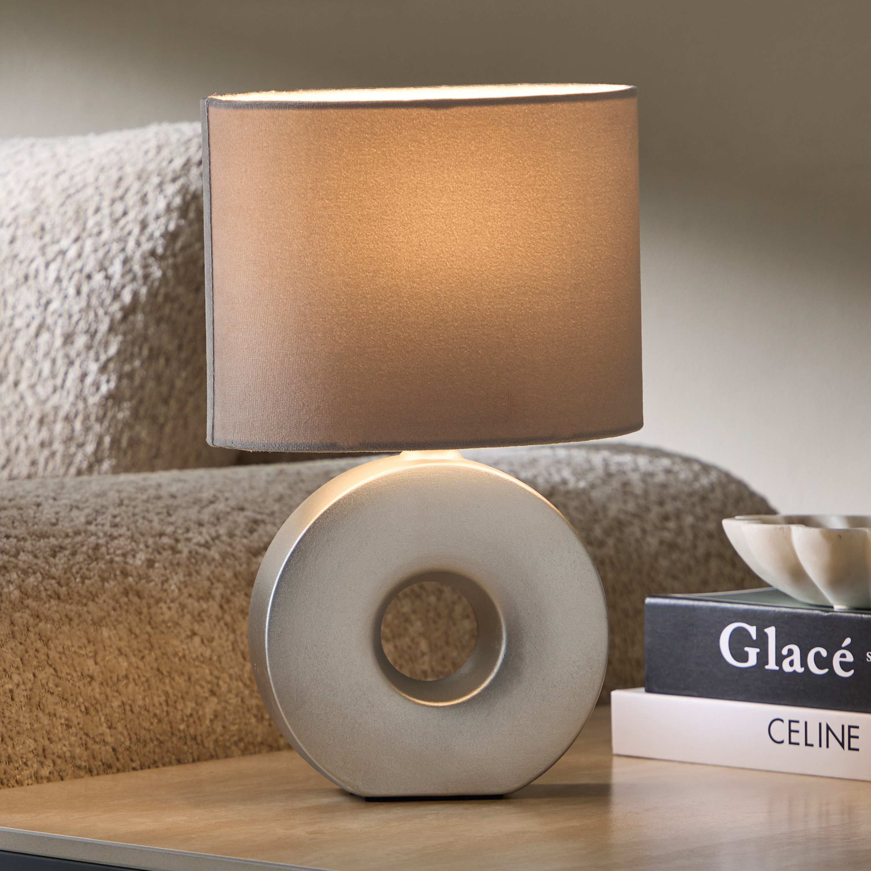مصباح طاولة سيراميك بغطاء مخملي من إمزي - 31 سم-hbxlivingroom-lighting-tablelamps-image-2