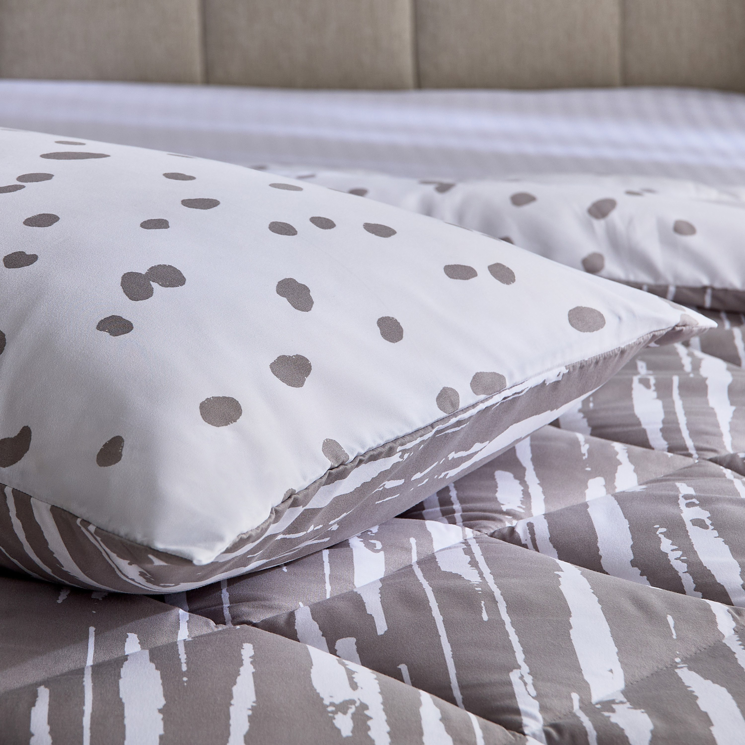 Madrid Glint 2-Piece Microfiber Reversible Twin Comforter Set - 160x220 cm-hbxhomeware-hbxbedroom-image-8