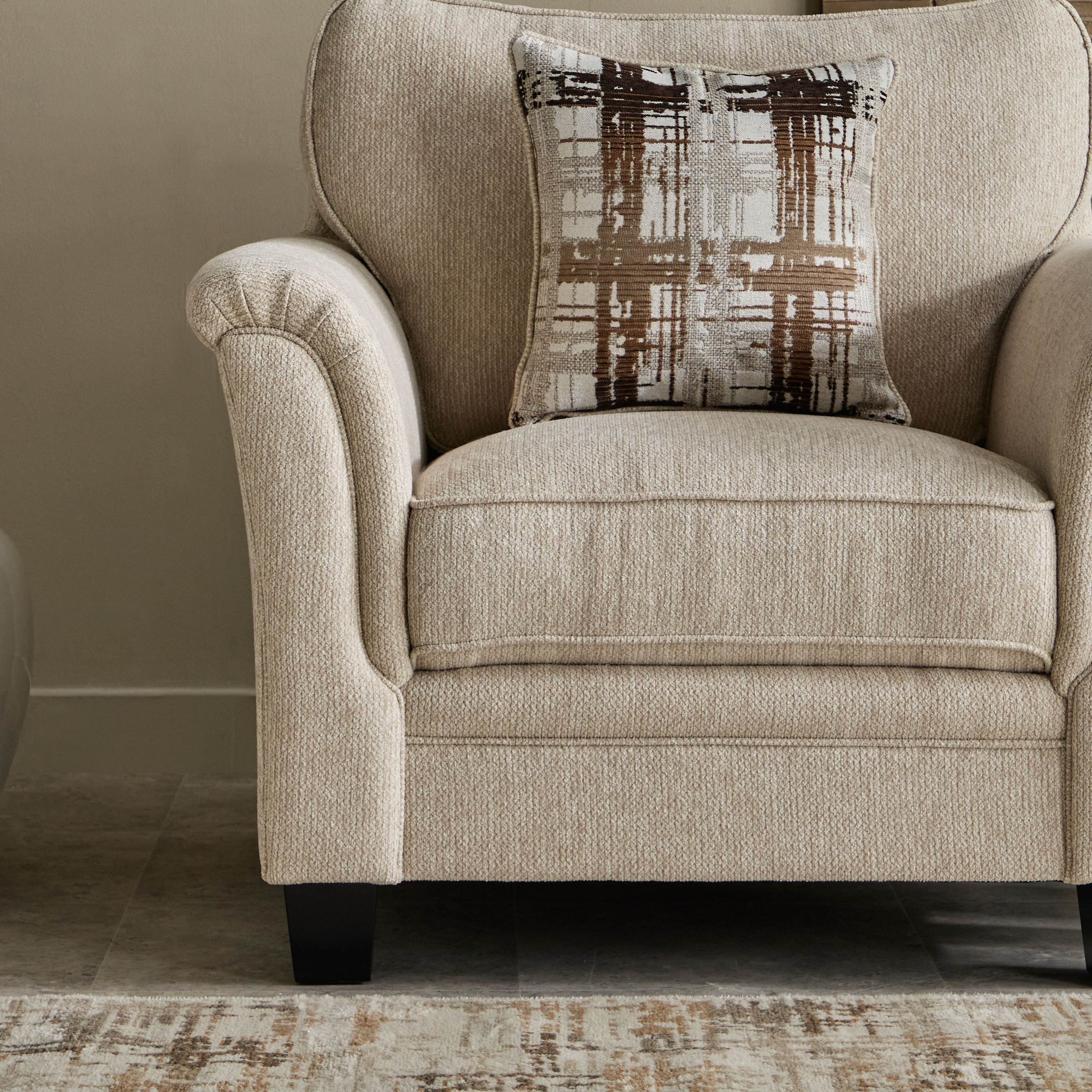 كرسي كنبة قماش بمساند ذراعين مع وسادة من أوربان-hbxlivingroom-sofasandarmchairs-sofas-image-4