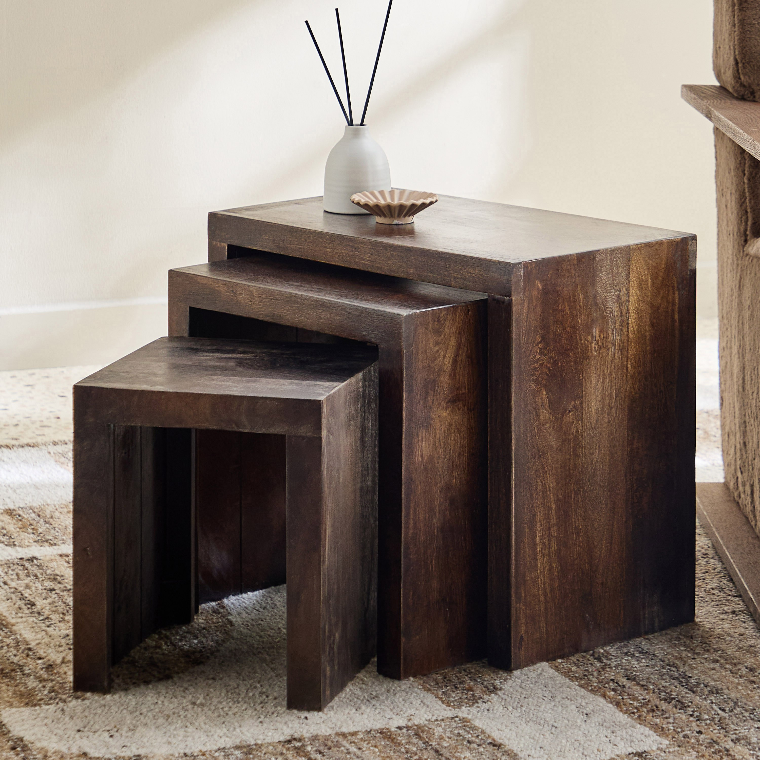 طقم طاولات متداخلة 3 قطع من الخشب الصلب - كيوب من كافون-hbxfurniture-livingroom-nestingtables-image-1