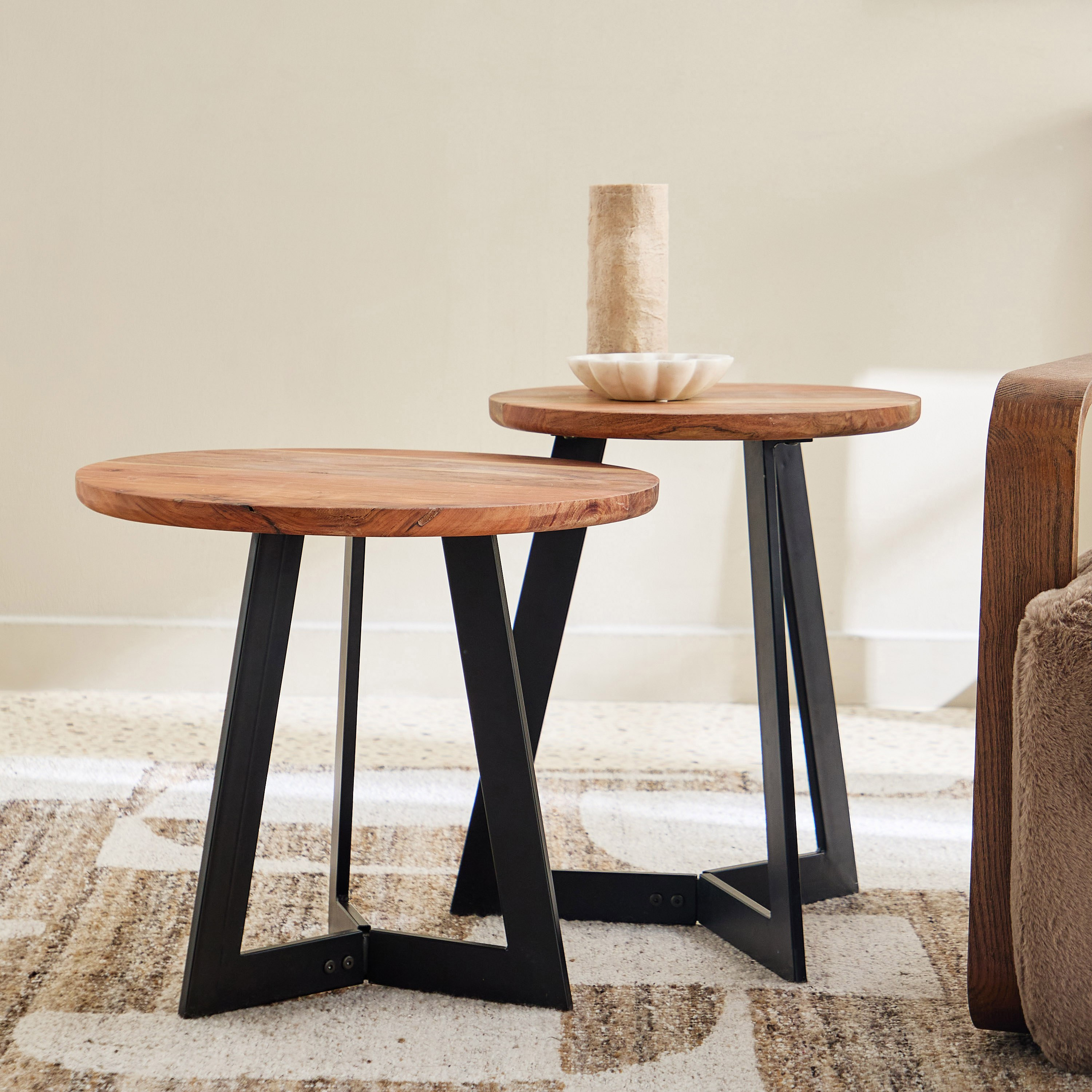 طقم طاولات متداخلة من قطعتين من الخسب الصلب - جوشوا من فيندرا -hbxfurniture-livingroom-nestingtables-image-1