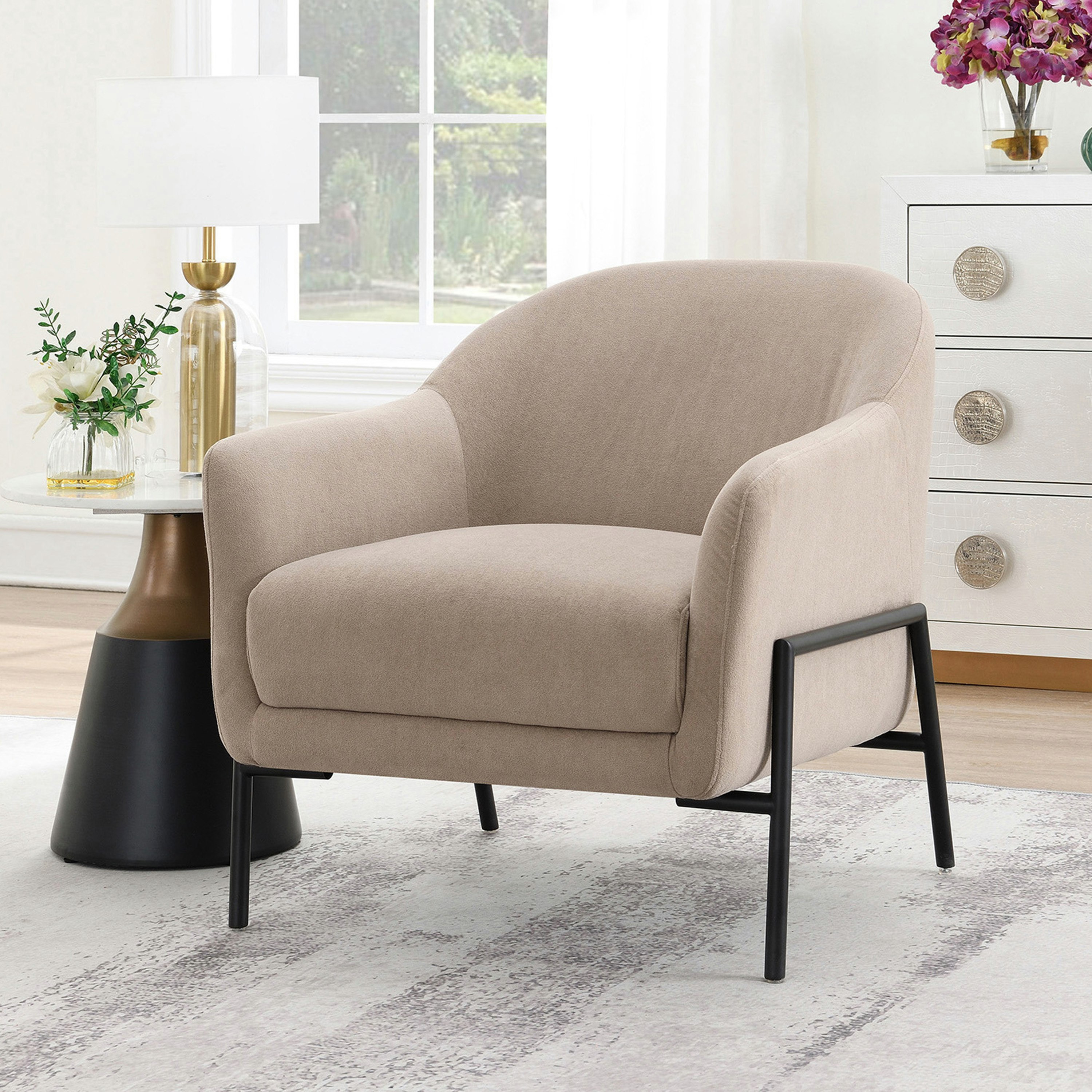 كنبة بمساند ذراعين قماش من كارمل-hbxlivingroom-sofasandarmchairs-sofas-image-1