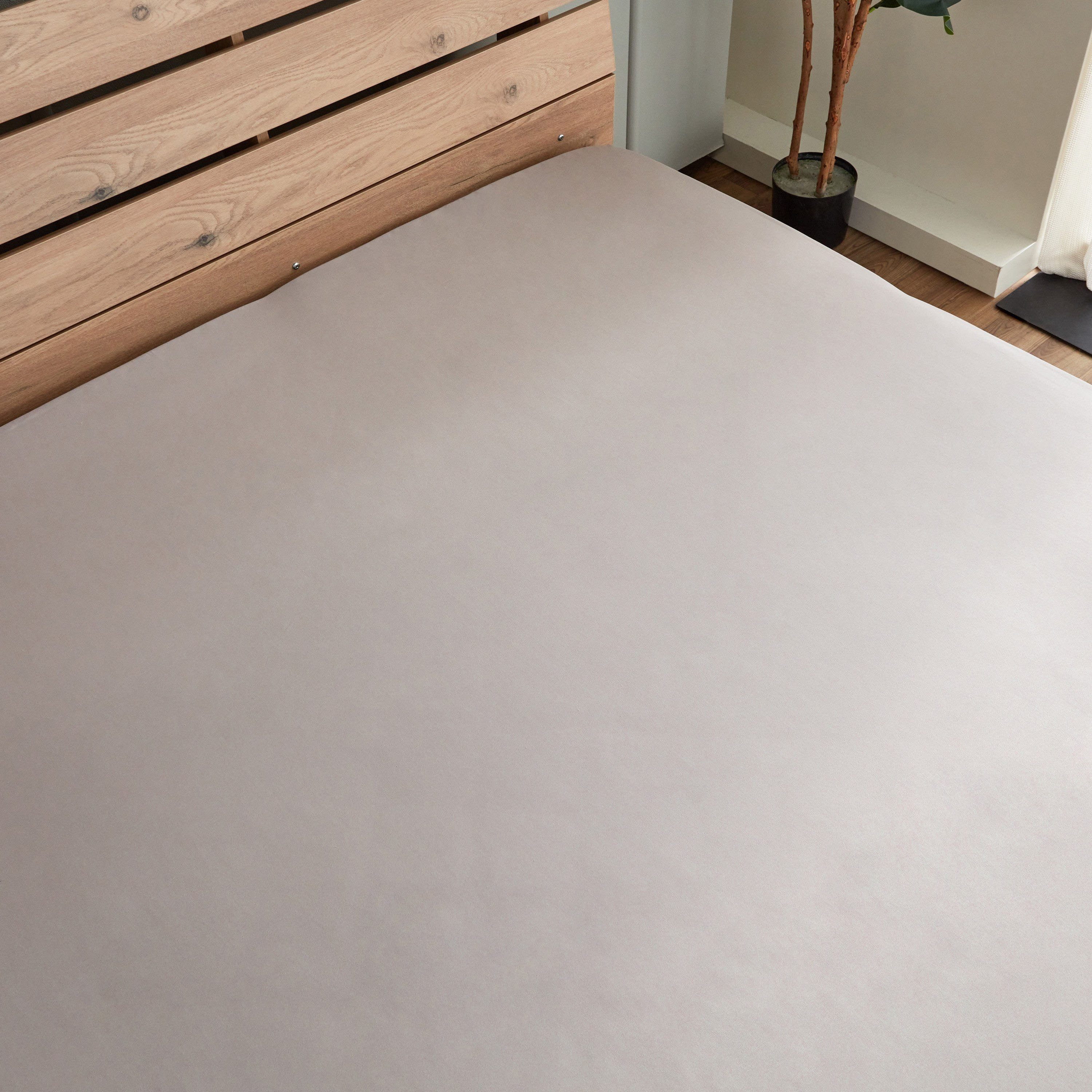 Derby Solid Microfiber Double Fitted Sheet - 140x200+25 cm-hbxhomeware-bedding-fittedsheets-image-3