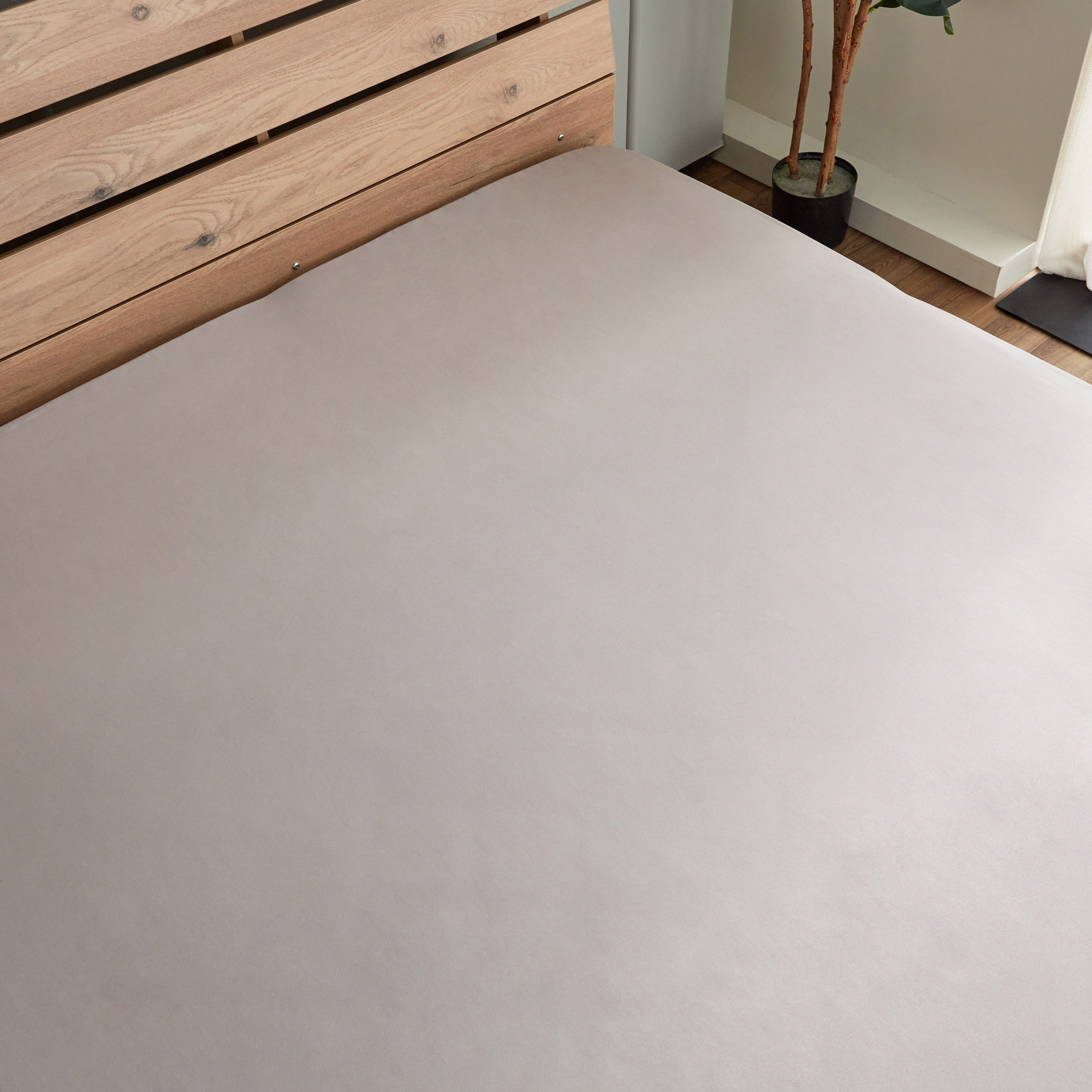 Derby Solid Microfiber King Fitted Sheet - 180x200+25 cm-hbxhomeware-bedding-fittedsheets-image-3