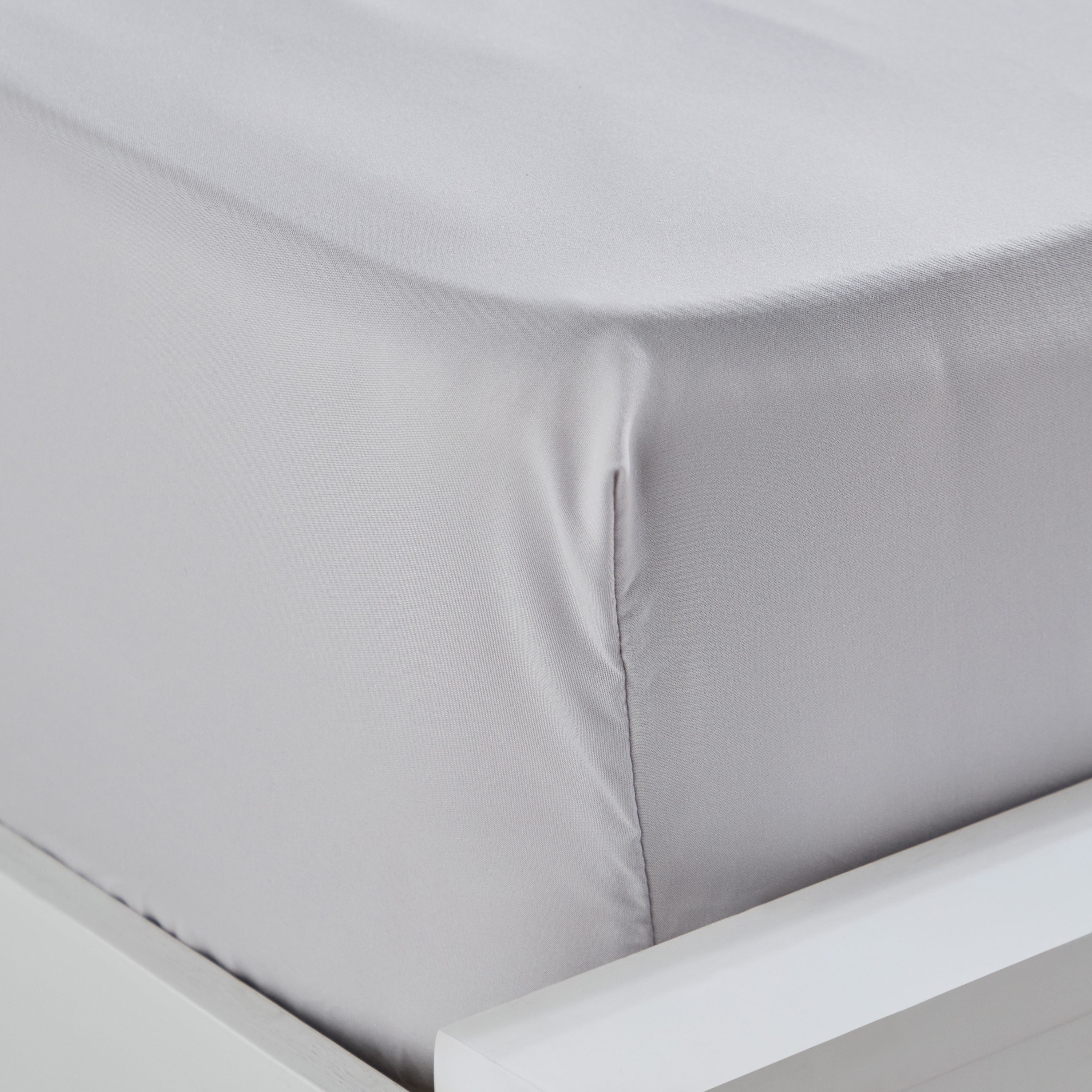 شرشف مطاطي كوين سادة من الألياف الدقيقة من ديربي - 150x200+25 سم-hbxhomeware-bedding-fittedsheets-image-4