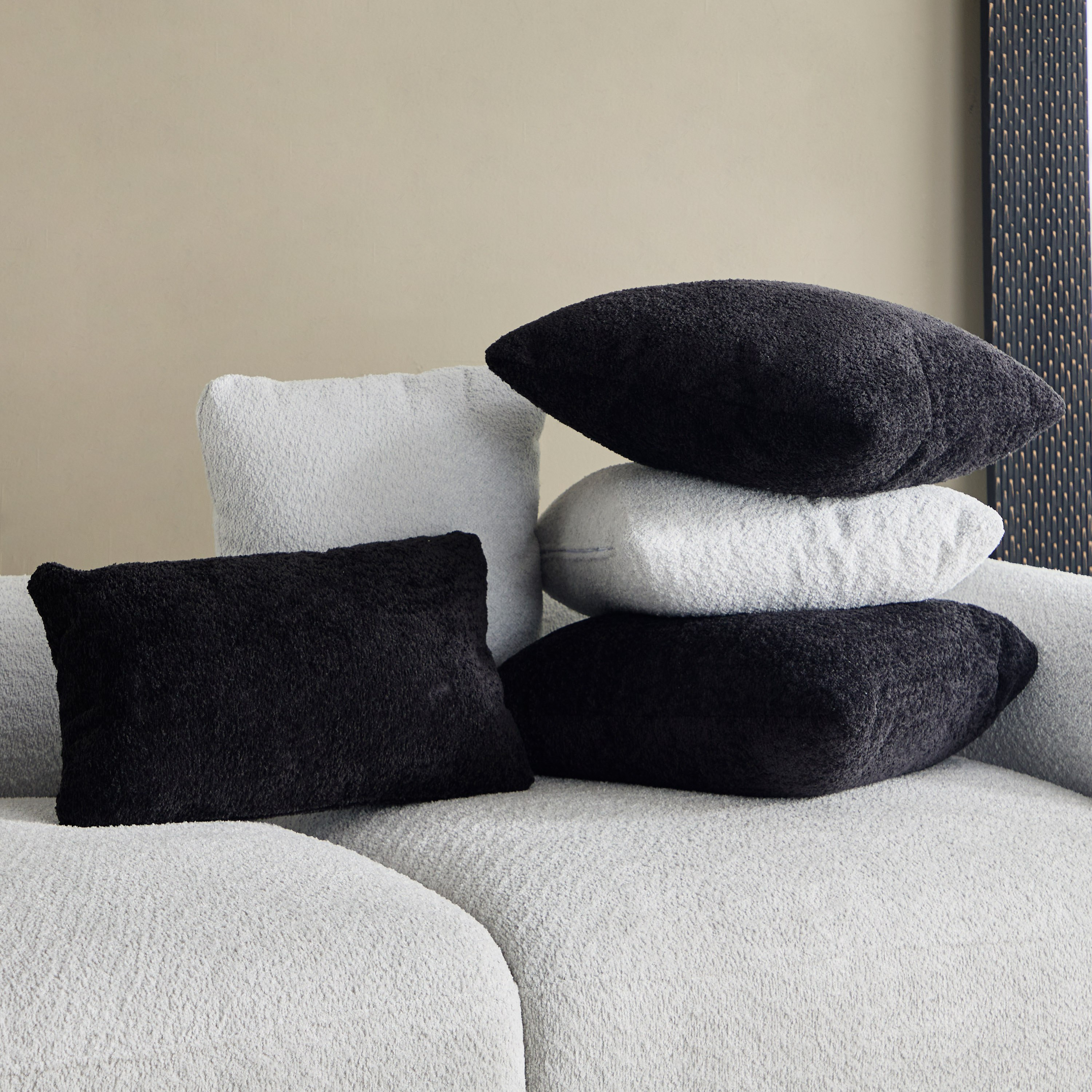 كنبة كبيرة قماش بـ3 مقاعد و5 وسائد من دلمون-hbxlivingroom-sofasandarmchairs-sofas-image-4