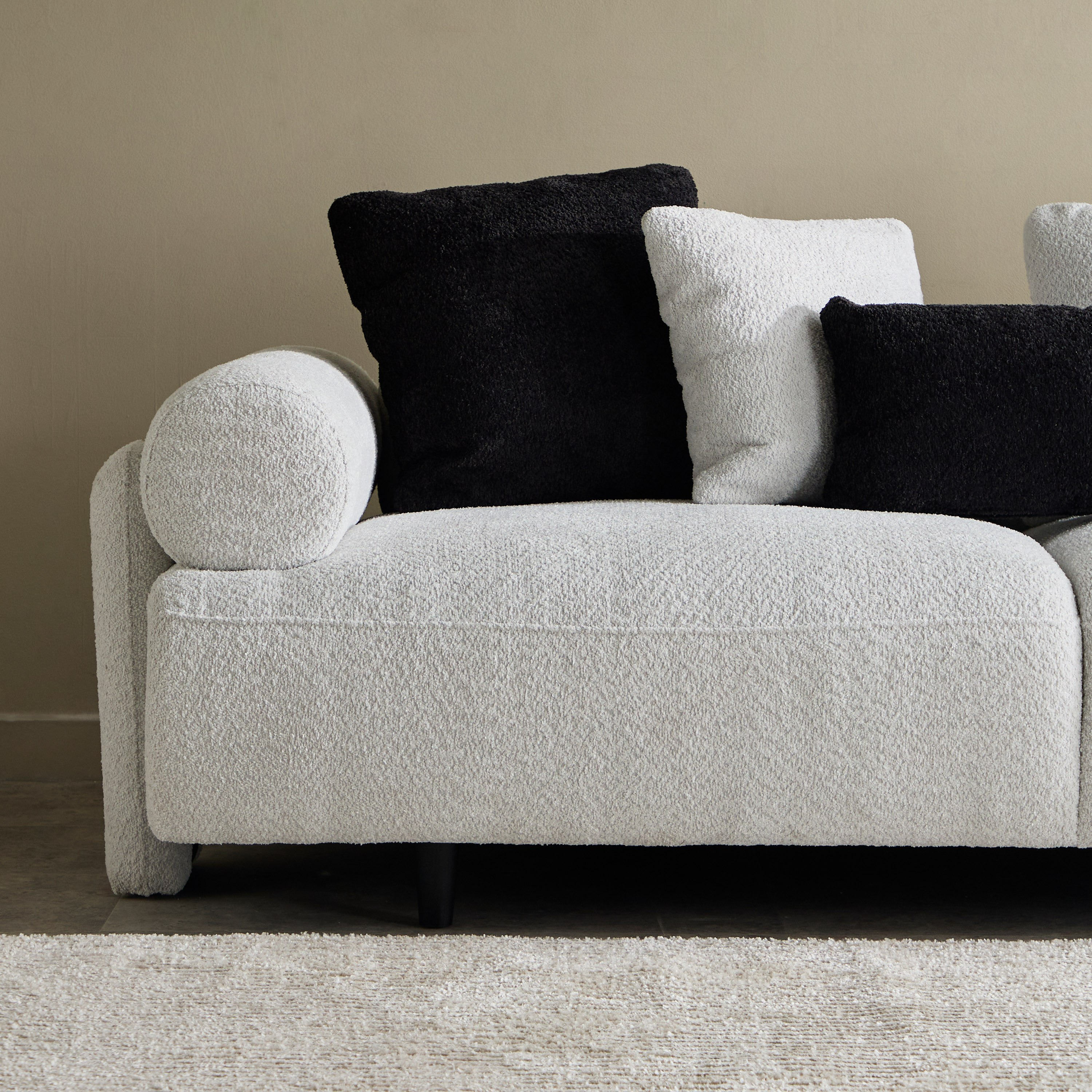 كنبة كبيرة قماش بـ3 مقاعد و5 وسائد من دلمون-hbxlivingroom-sofasandarmchairs-sofas-image-5