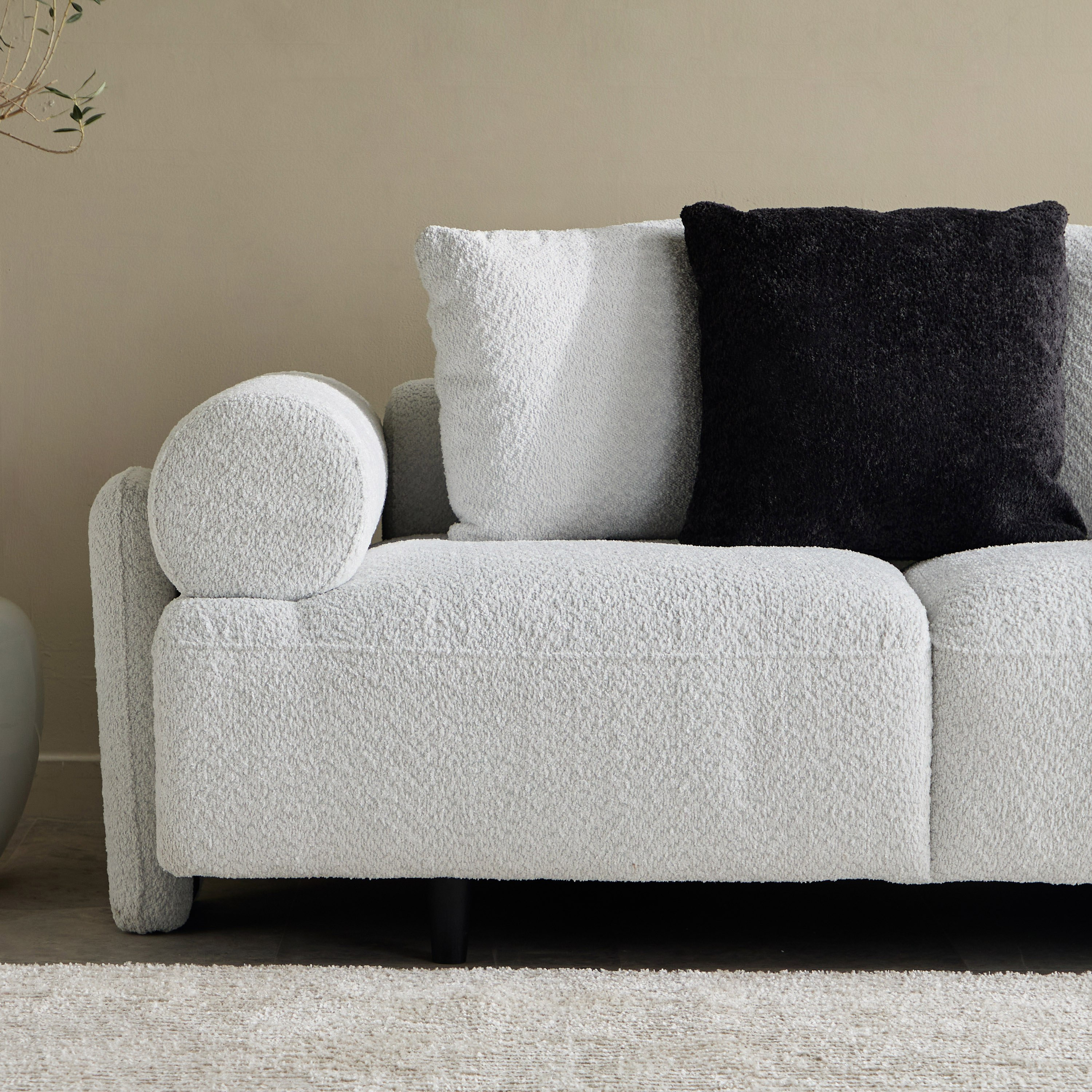 كنبة كبيرة قماش بمقعدين و3 وسائد من دلمون-hbxlivingroom-sofasandarmchairs-sofas-image-4