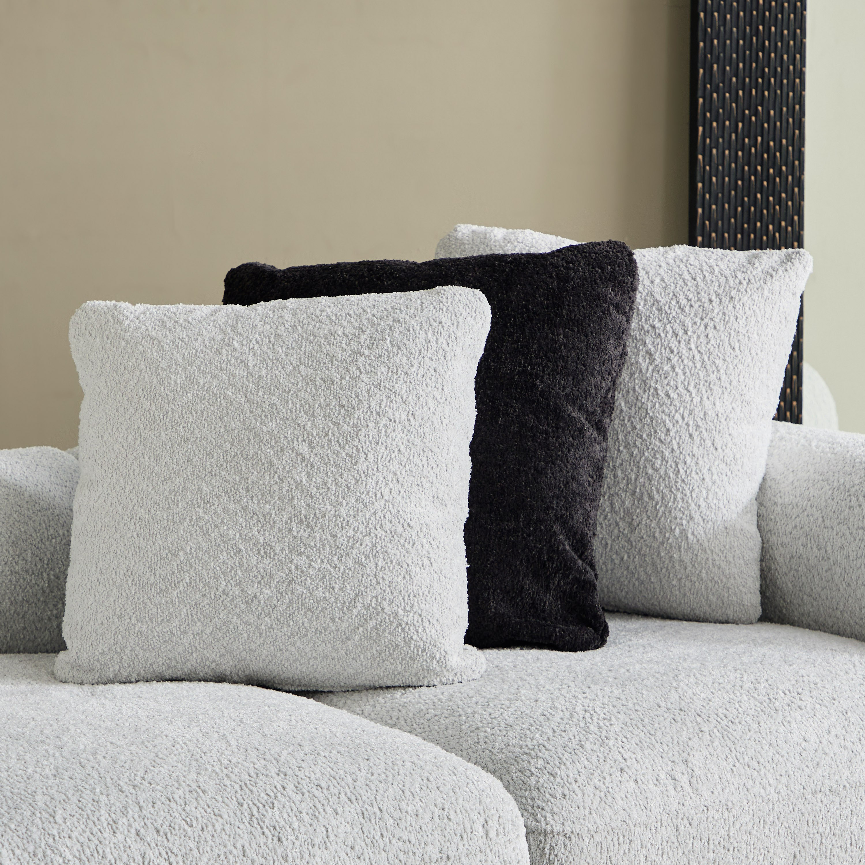 كنبة كبيرة قماش بمقعدين و3 وسائد من دلمون-hbxlivingroom-sofasandarmchairs-sofas-image-5