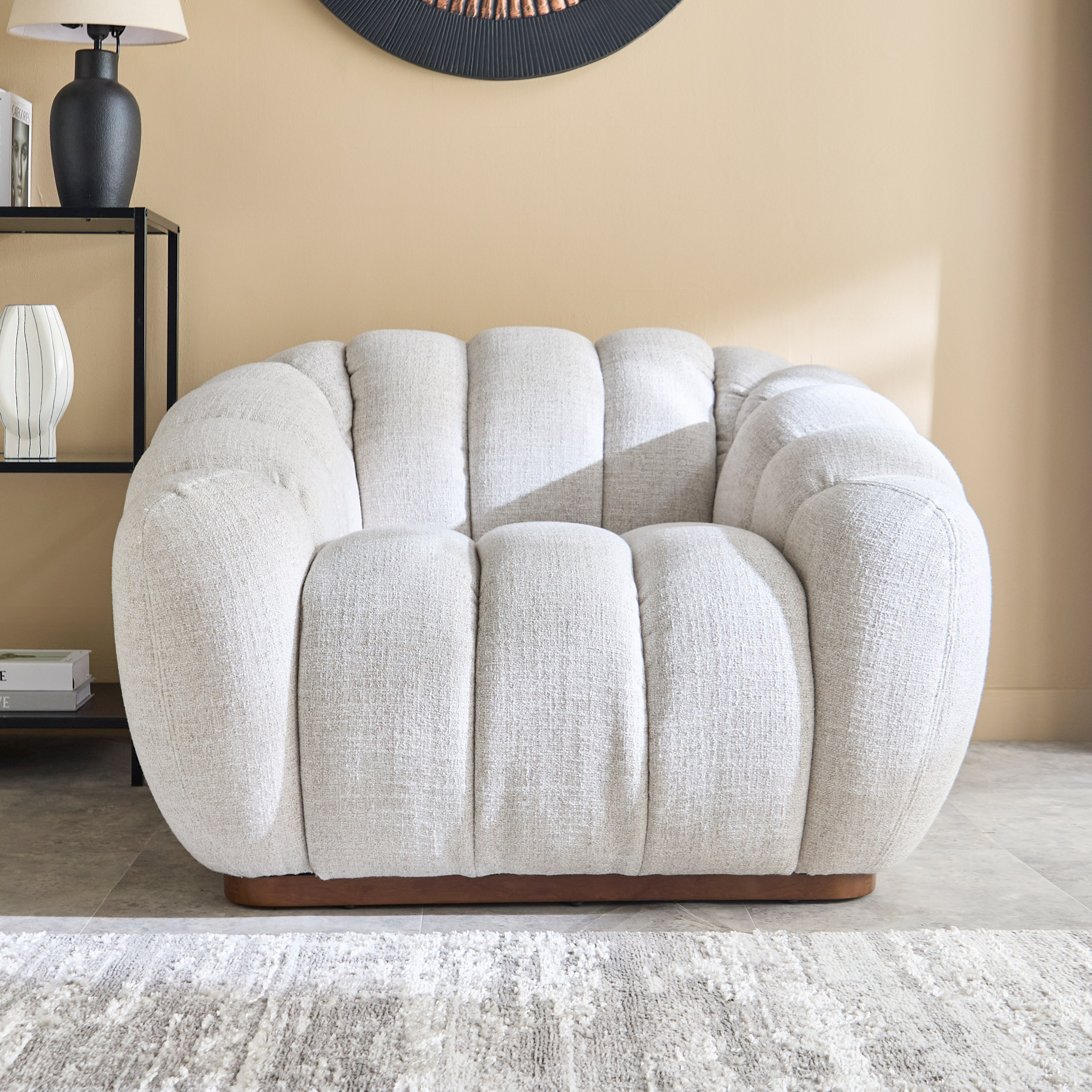 كرسي قماش بمساند ذراعين من أكرا-hbxlivingroom-sofasandarmchairs-sofas-image-2