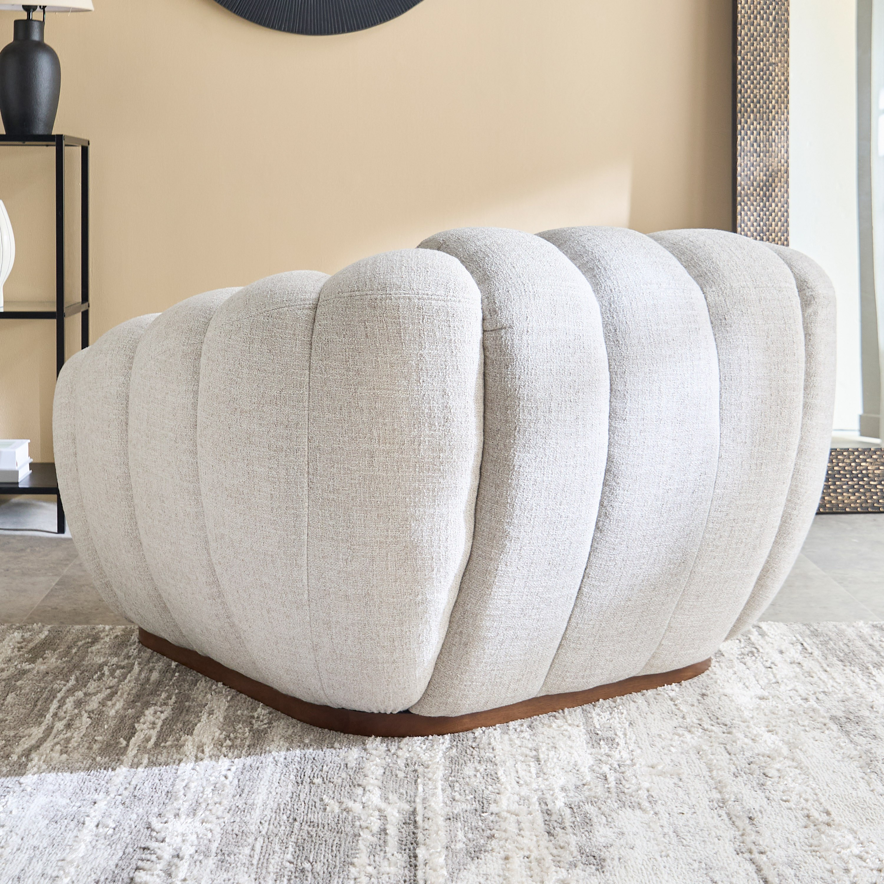 كرسي قماش بمساند ذراعين من أكرا-hbxlivingroom-sofasandarmchairs-sofas-image-3