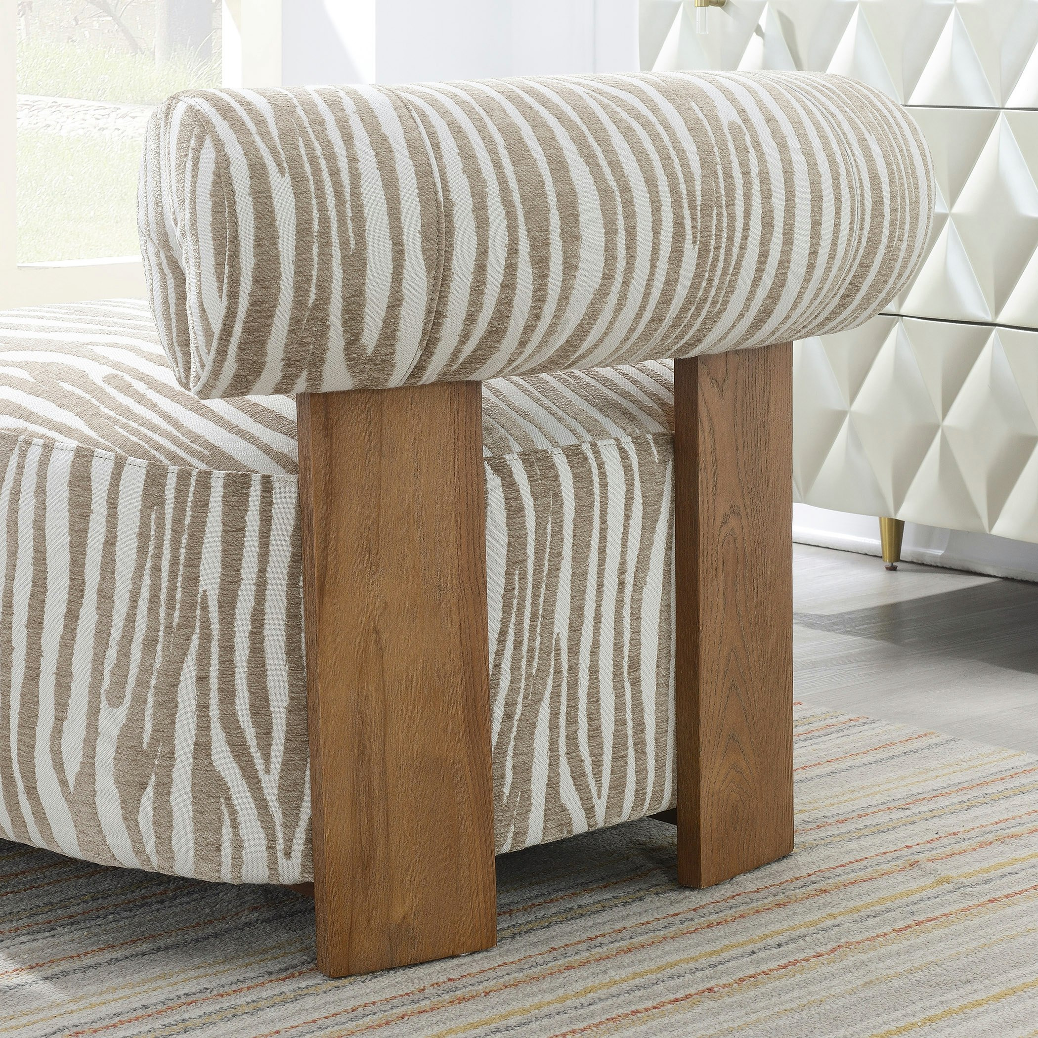 كرسي زينة قماش من نابولي-hbxlivingroom-sofasandarmchairs-easychairs-image-3