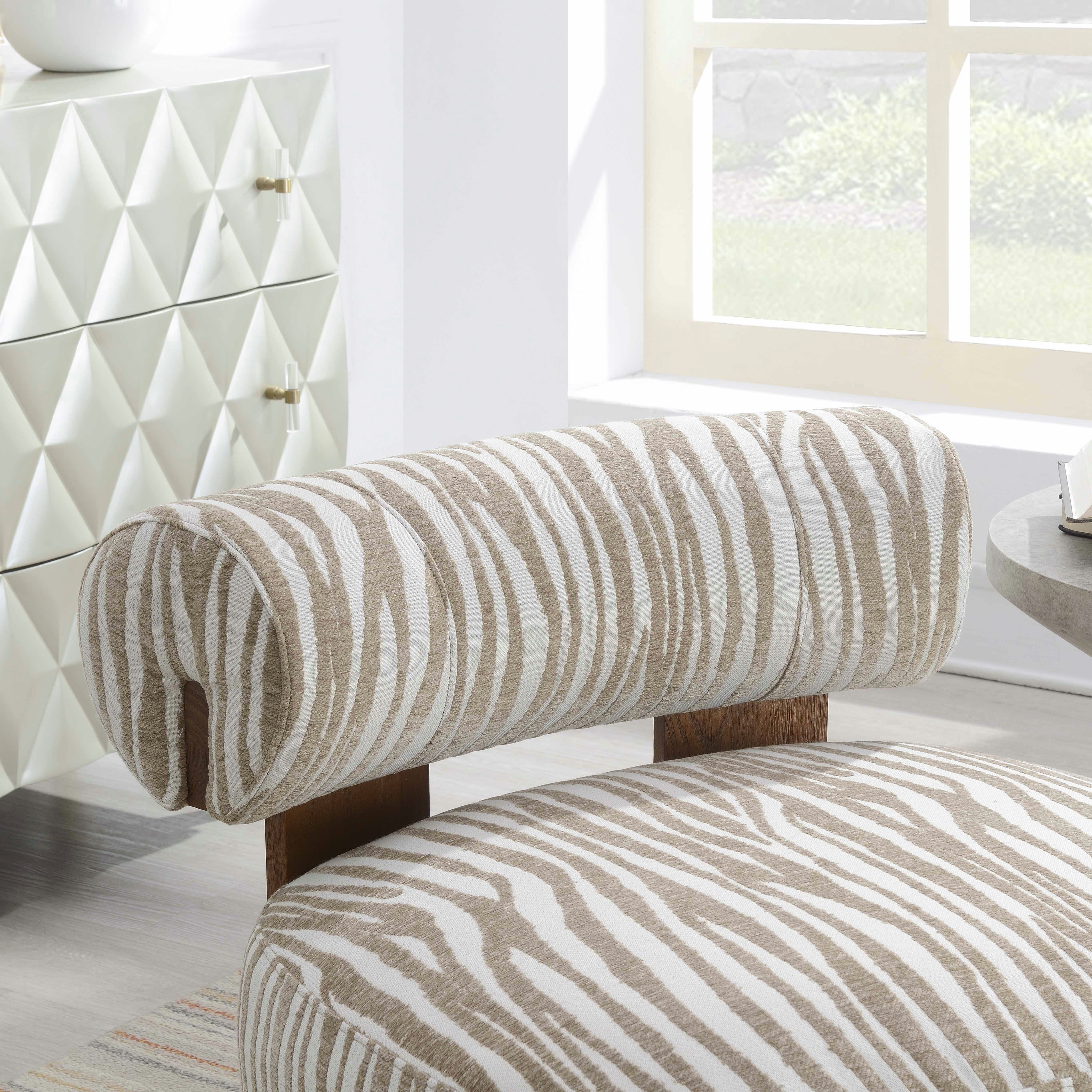 كرسي زينة قماش من نابولي-hbxlivingroom-sofasandarmchairs-easychairs-image-4
