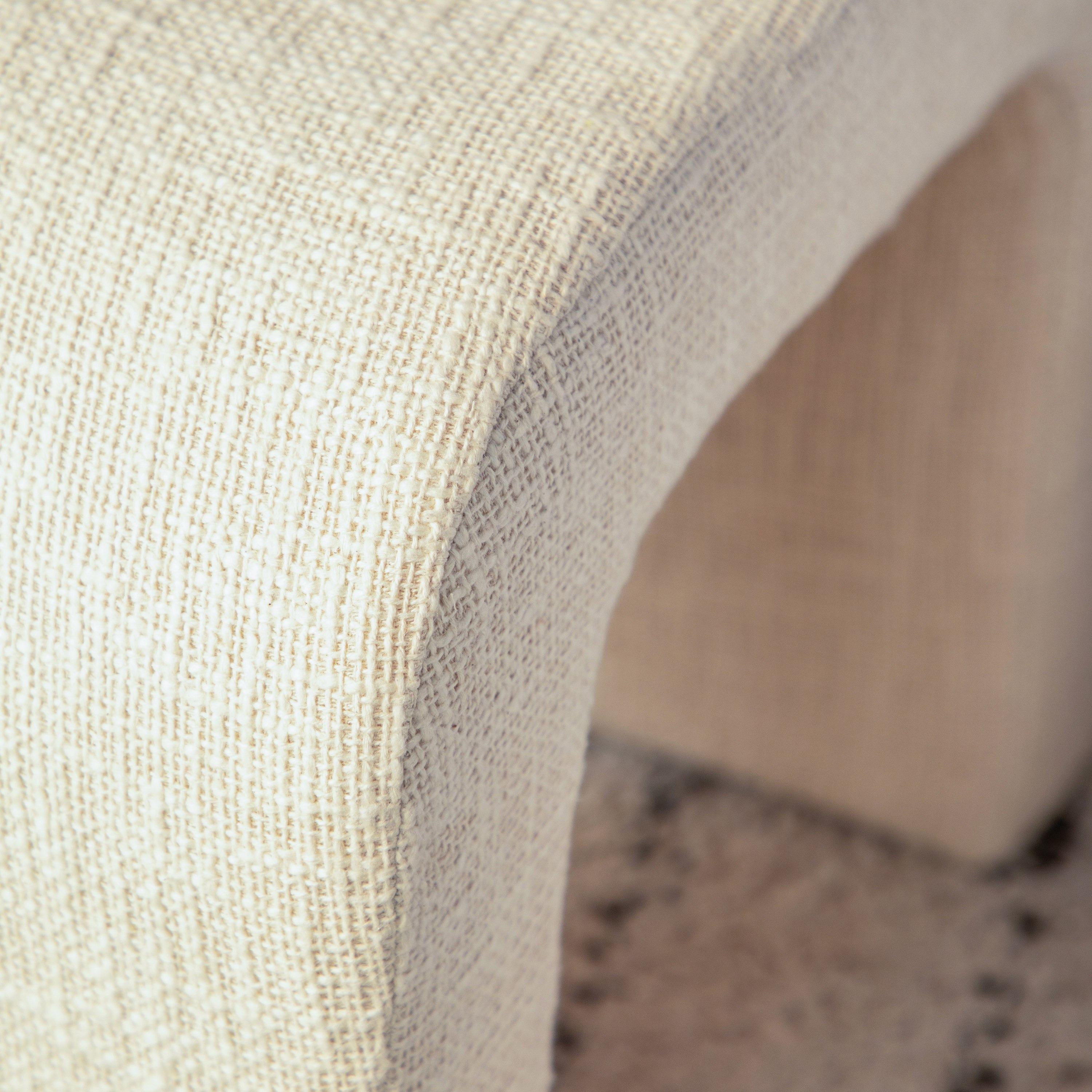 مقعد عثماني قماش من كورا-hbxlivingroom-sofasandarmchairs-ottomansandfootstools-image-4