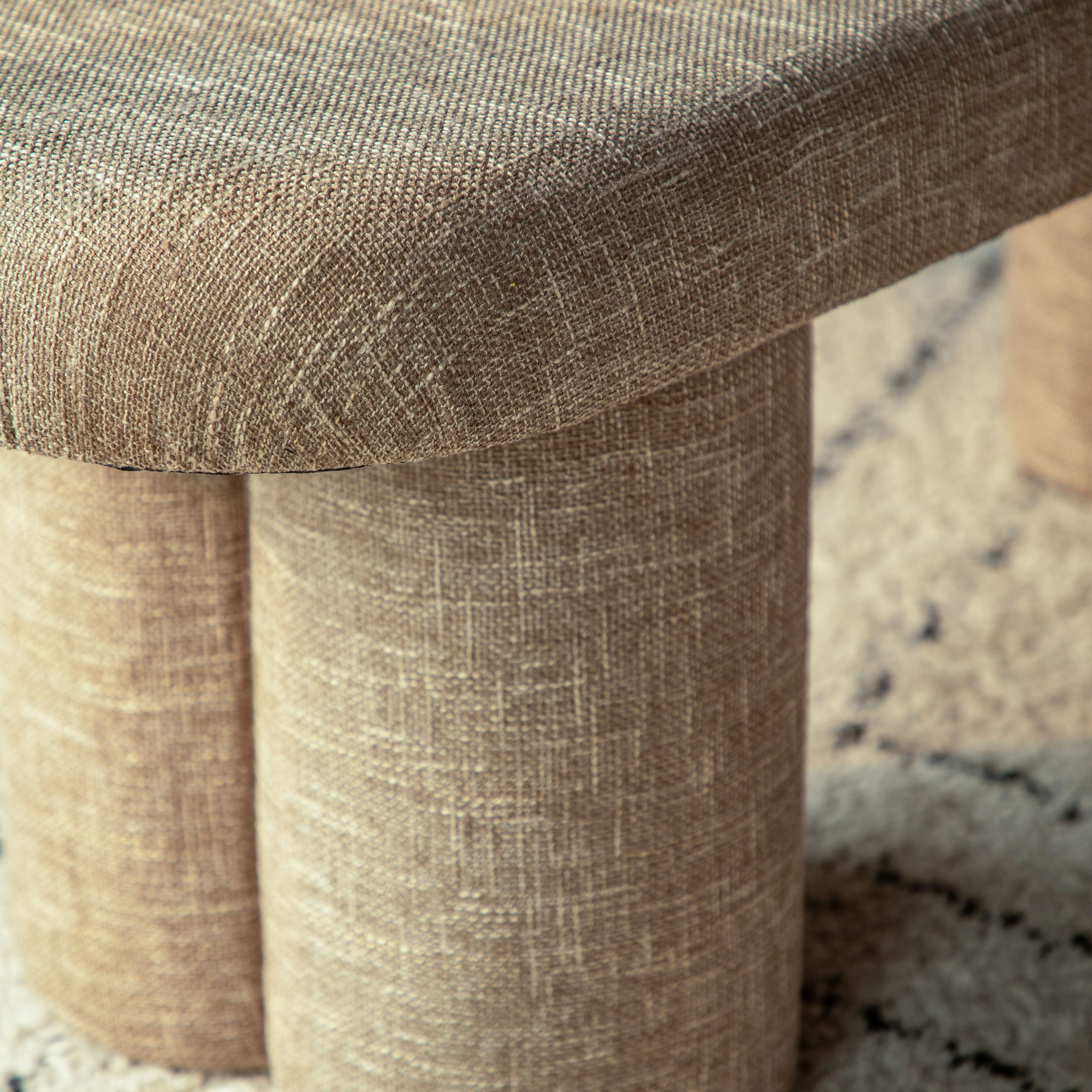 مقعد بنش قماش من ميلا-hbxfurniture-sofasandarmchairs-benches-image-4