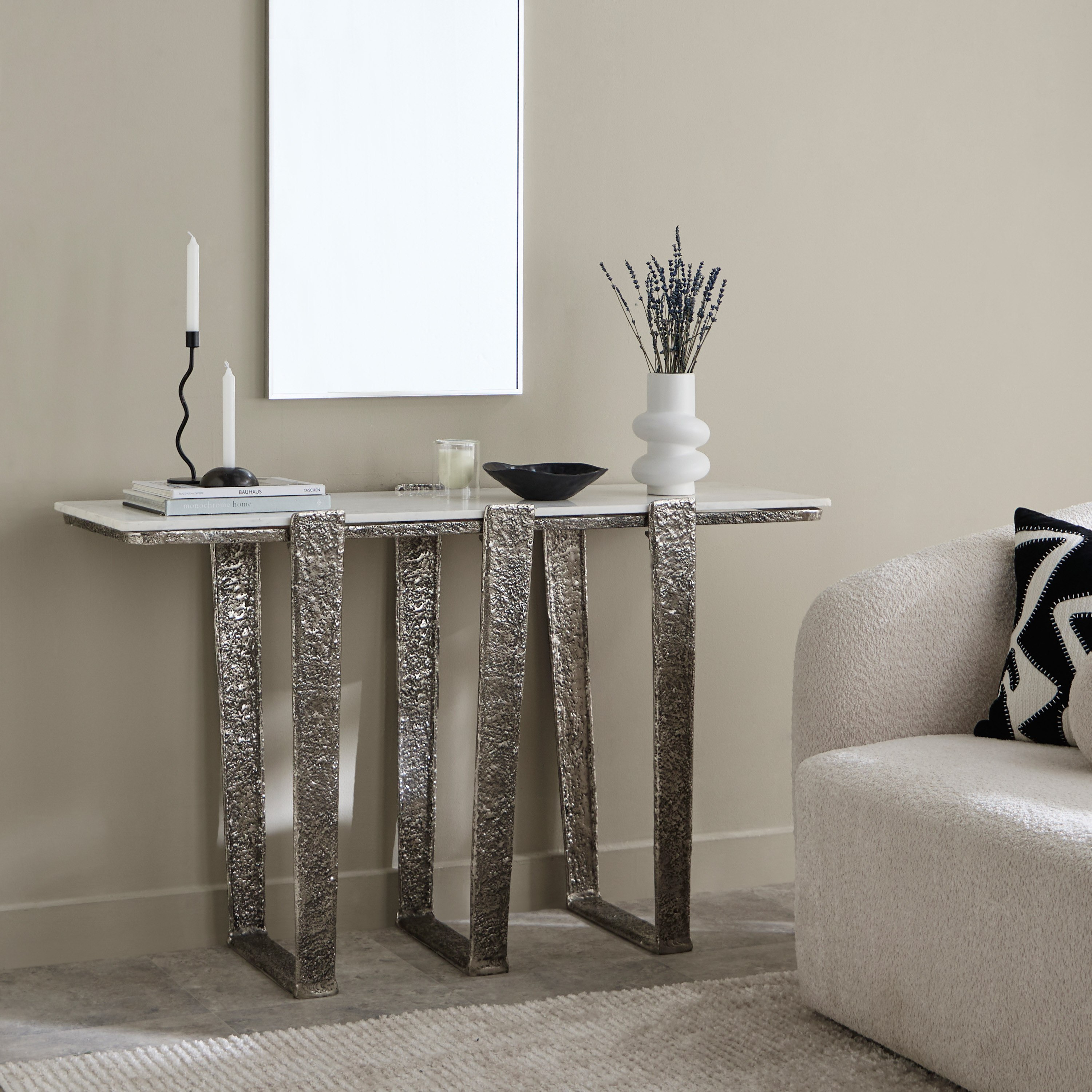 طاولة كونسول من الألومنيوم المصبوب بسطح من الرخام الأصلي - ستوي من فيندرا-hbxfurniture-tablesandstands-consoletables-image-6