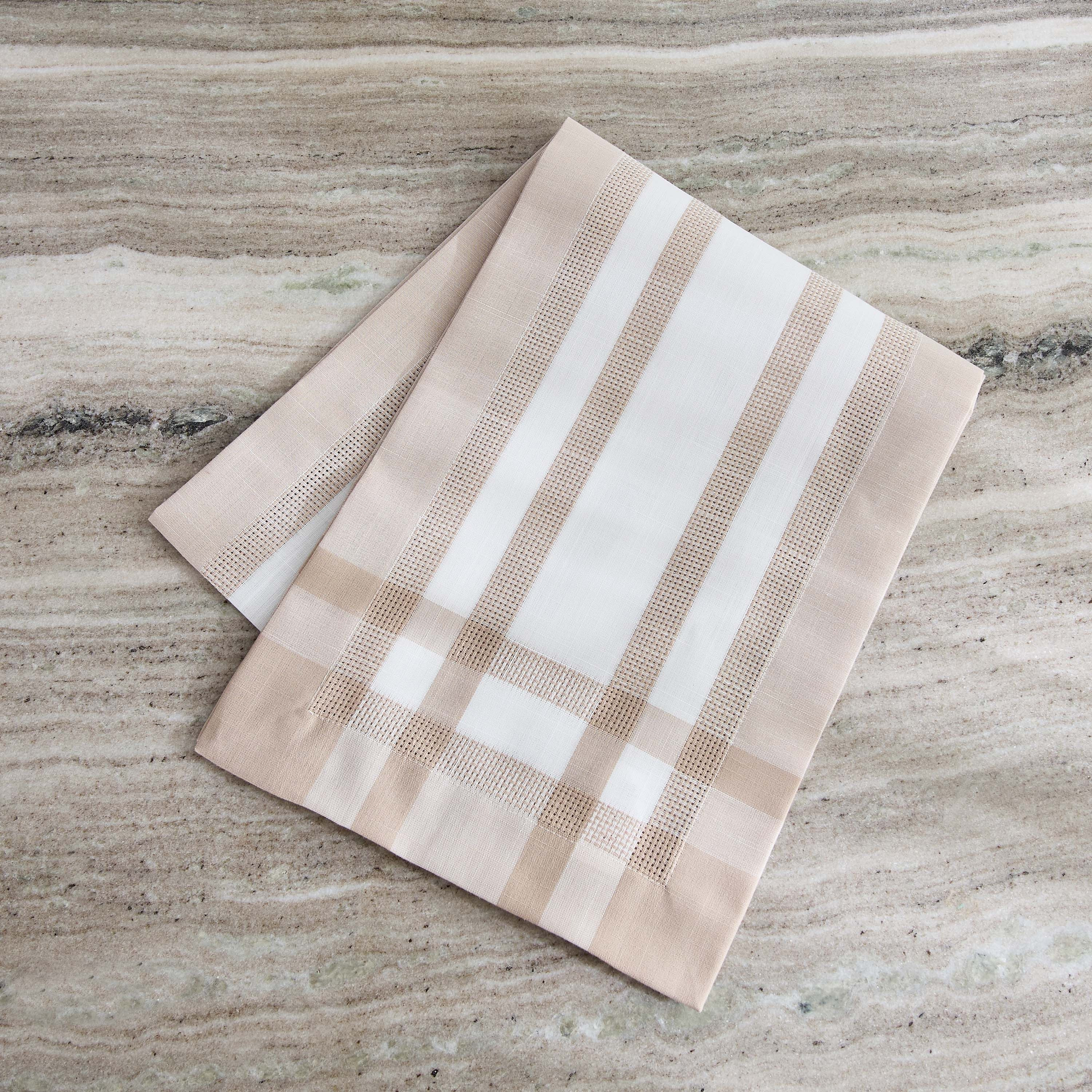 مفرش طاولة بمظهر الكتان من لاسيل - 33x120 سم-hbxdecorandfurnishings-homefurnishings-tablelinens-image-2