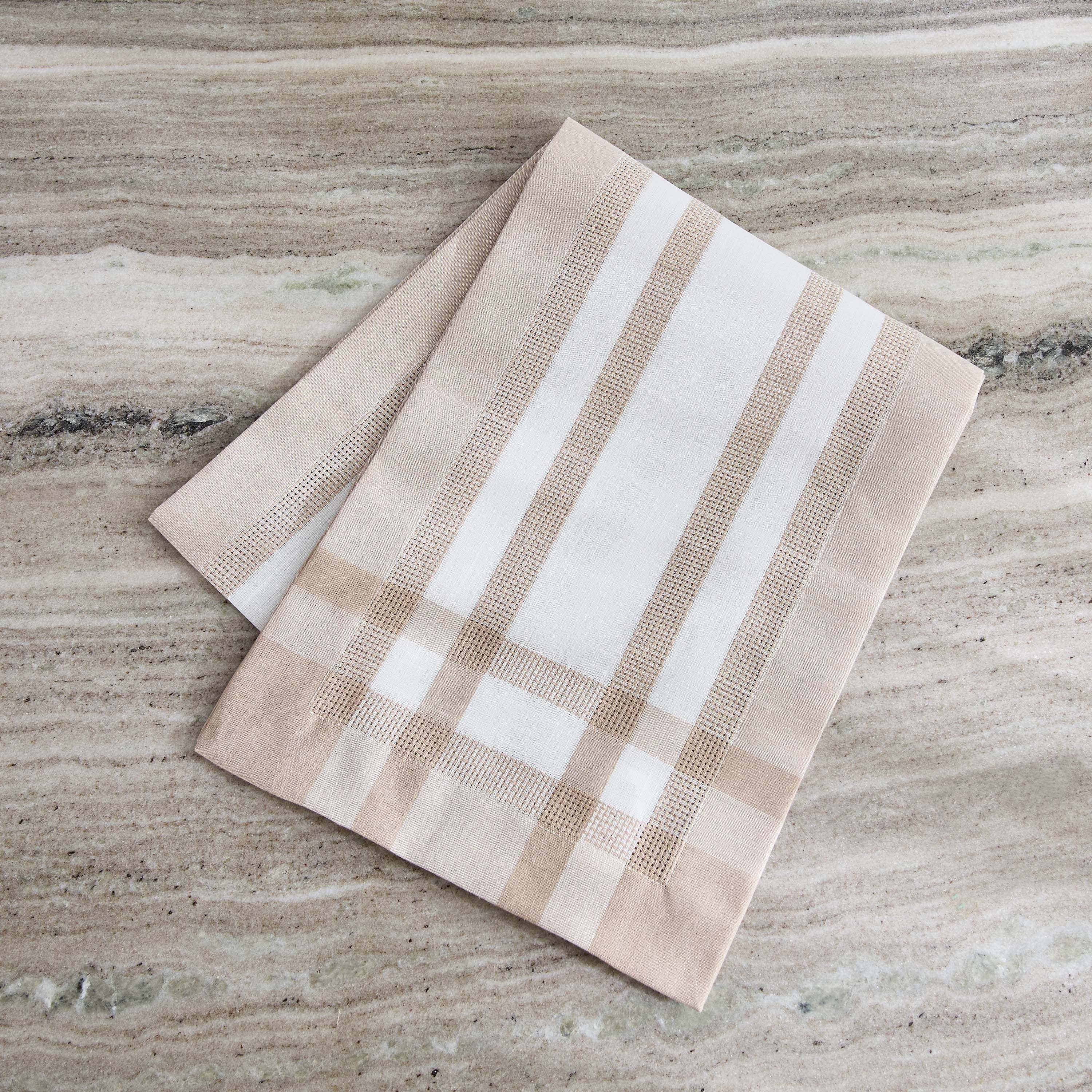مفرش طاولة بمظهر كتان من لاسيل - 180x33 سم-hbxdecorandfurnishings-homefurnishings-tablelinens-image-2
