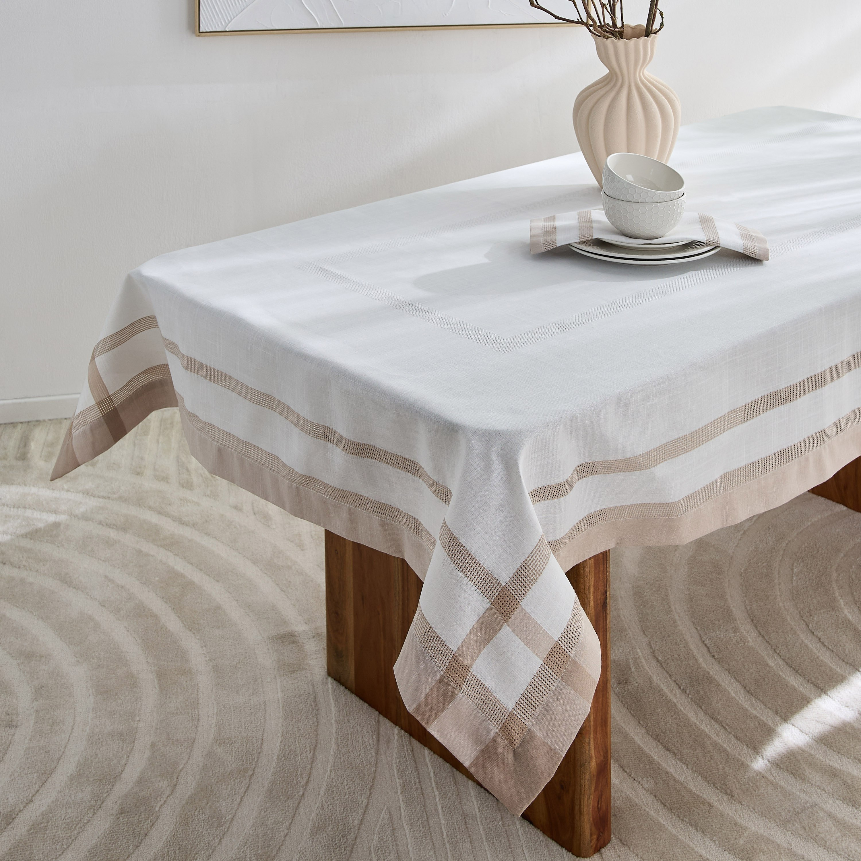 مفرش طاولة بمظهر الكتان من لاسيل - 130x170 سم-hbxdecorandfurnishings-homefurnishings-tablelinens-image-1