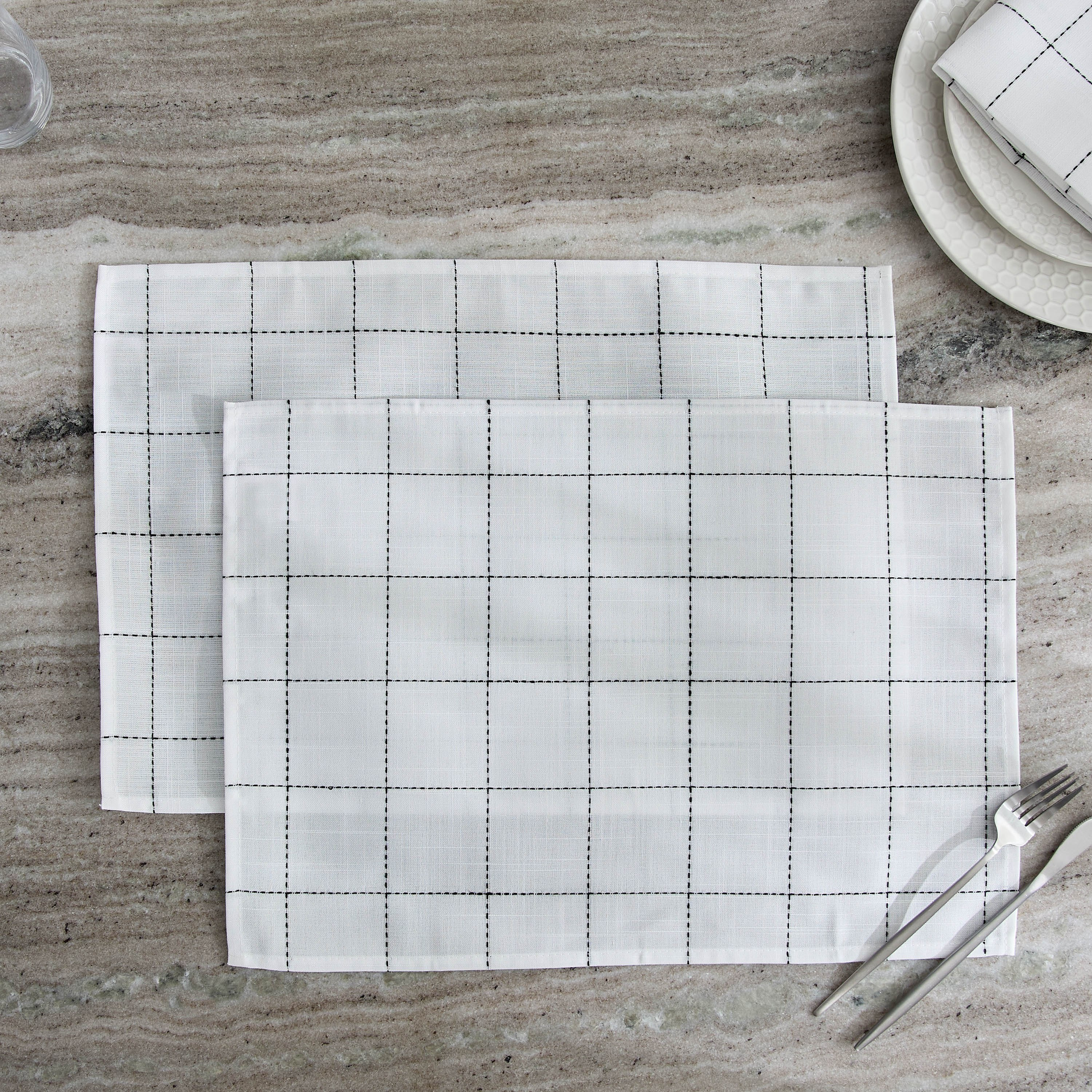 Blanco 2-Piece Check Placemat Set -33x48 cm-hbxdecorandfurnishings-homefurnishings-tablelinens-image-1