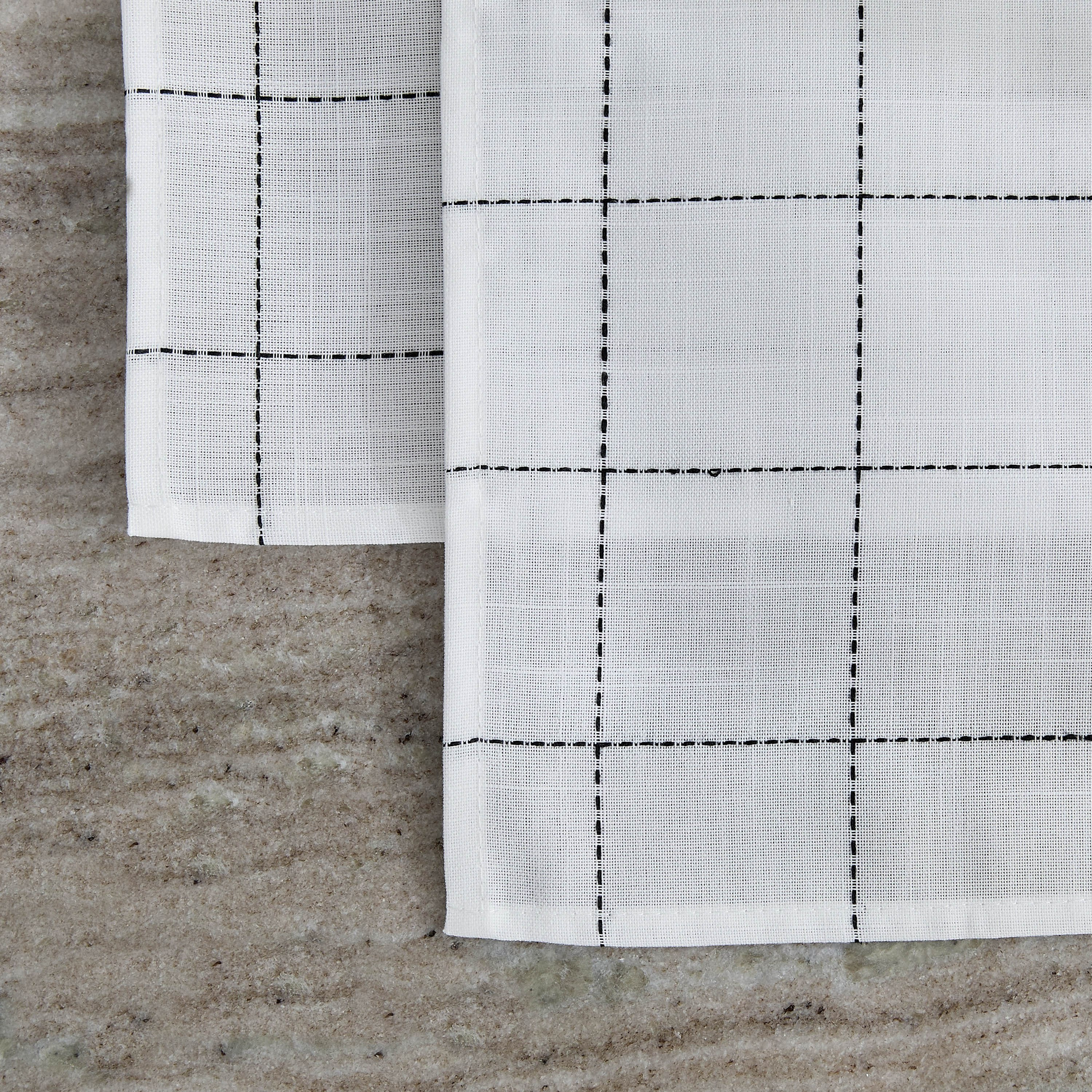 Blanco 2-Piece Check Placemat Set -33x48 cm-hbxdecorandfurnishings-homefurnishings-tablelinens-image-2