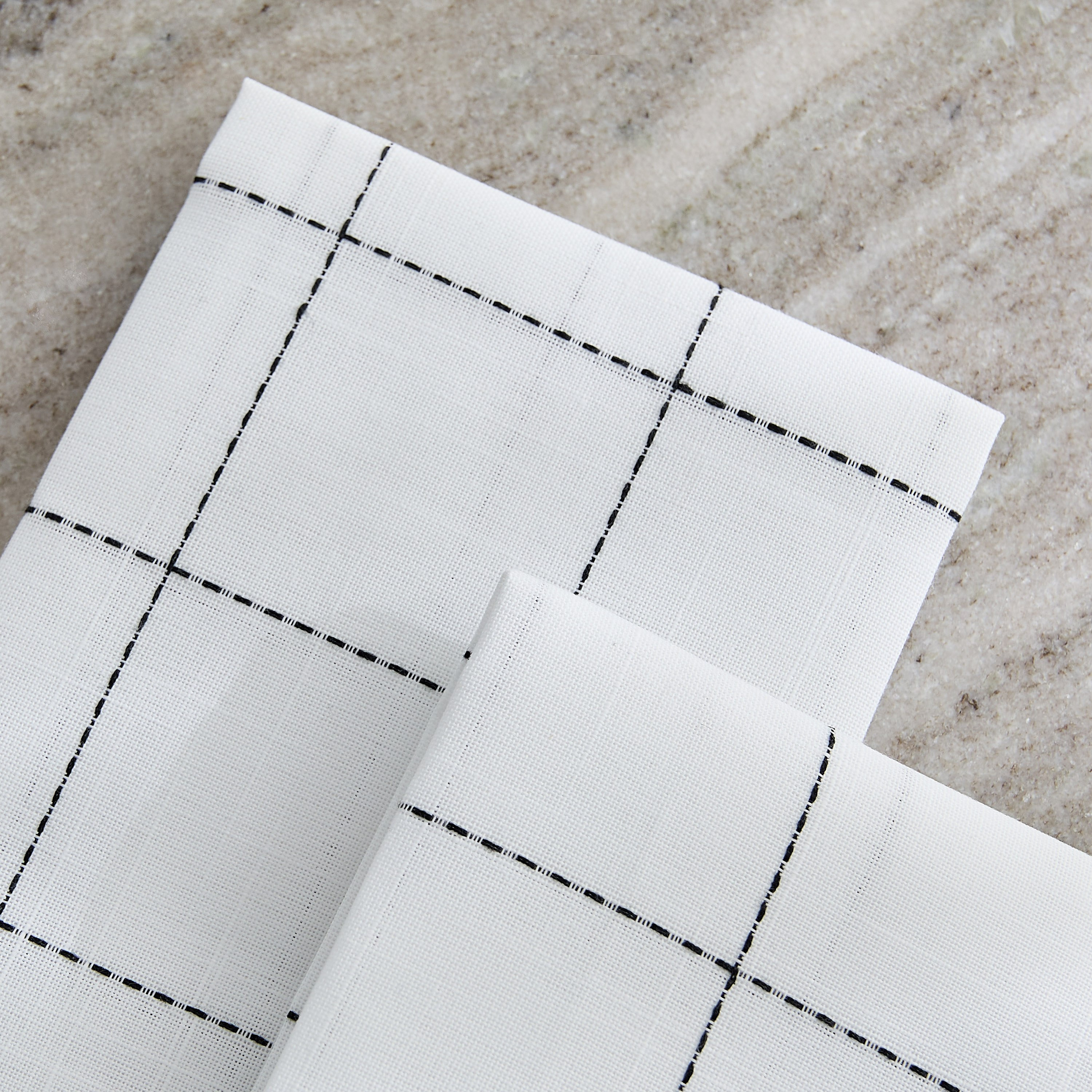 Blanco 2-Piece Check Napkin Set - 40x40 cm-hbxdecorandfurnishings-homefurnishings-tablelinens-image-3