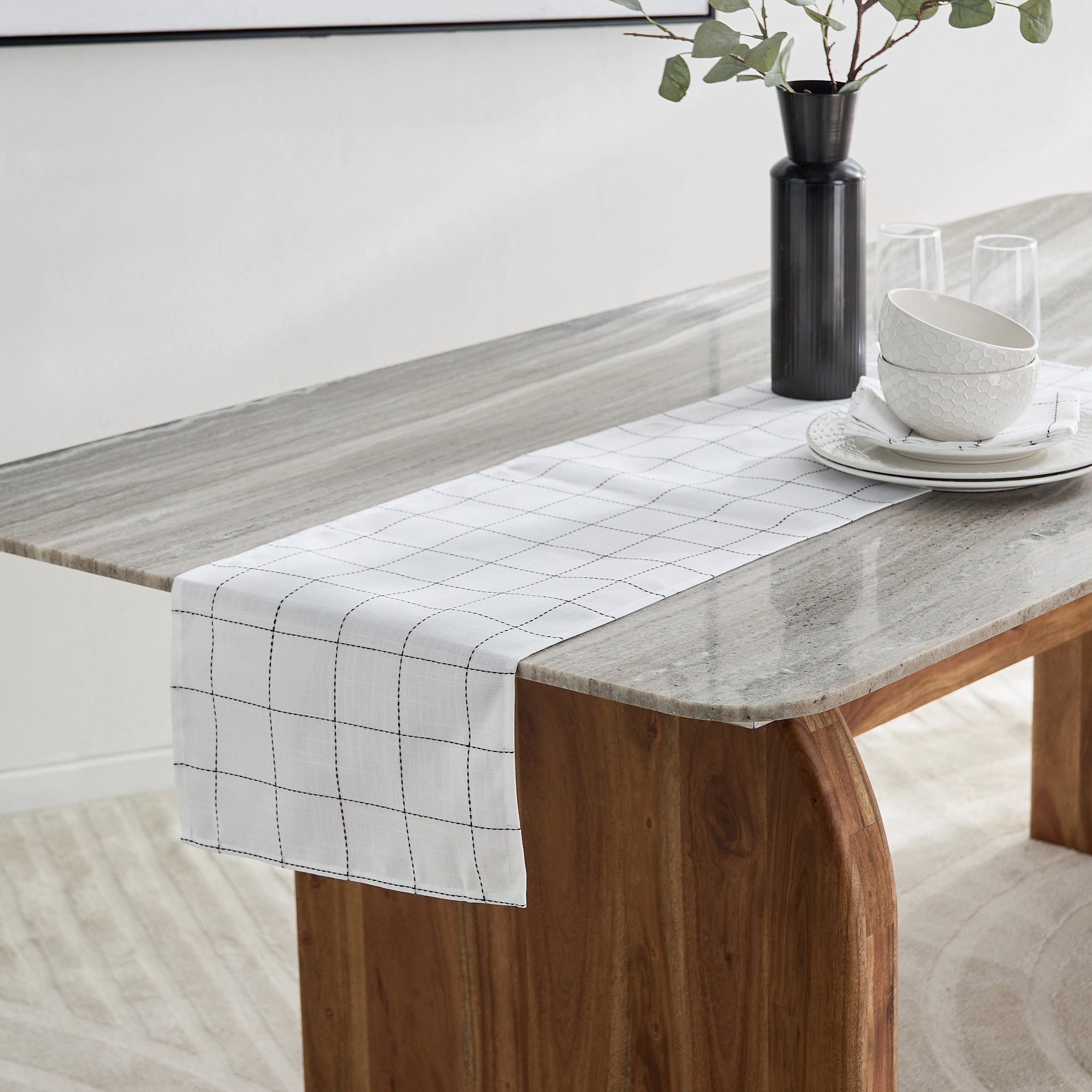 مفرش طاولة كاروهات من بلانكو - 33x120 سم-hbxdecorandfurnishings-homefurnishings-tablelinens-image-1