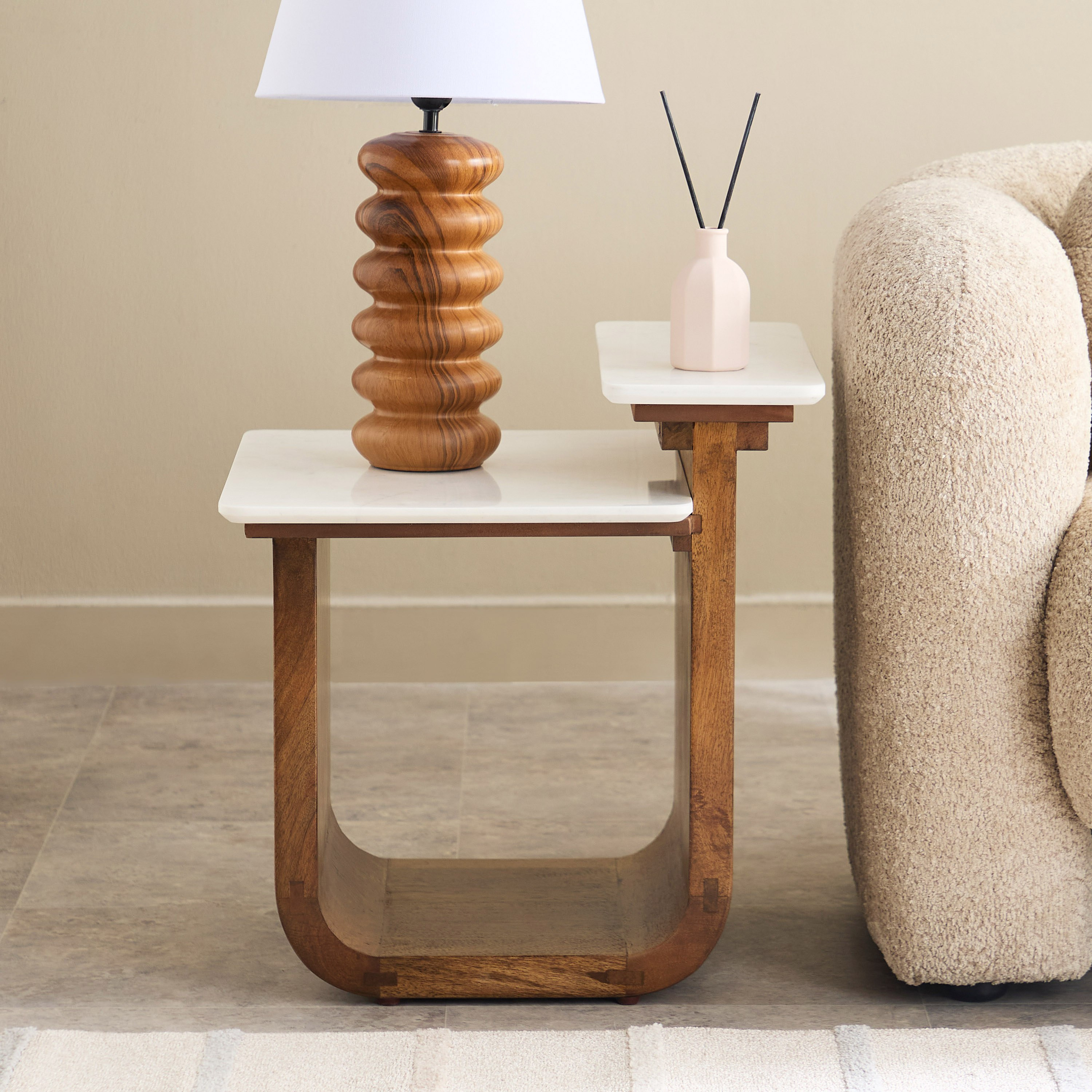 طاولة جانبية بسطح من الرخام الأصلي وقاعدة من الخشب الصلب - أشتون من كافون-PROMO_HB_UAE_THRESHOLD_Furniture_020426-image-2